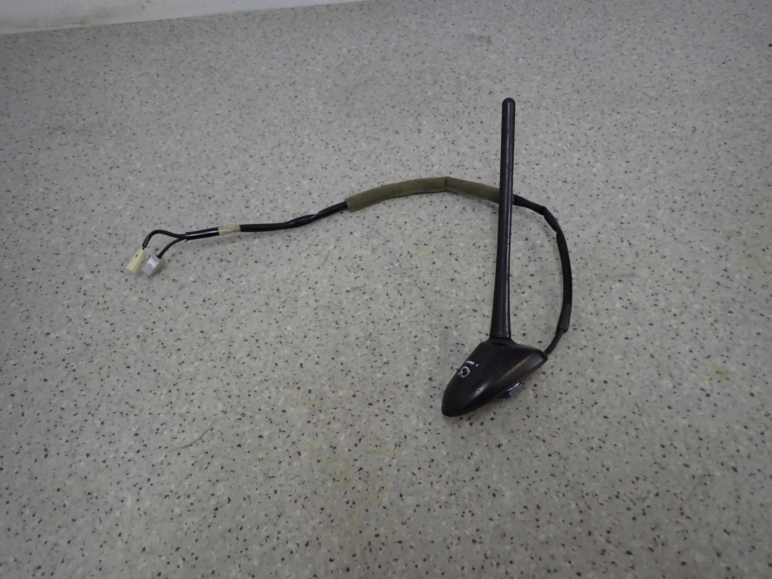 Base Antena Toyota IQ 08-12 Usada IQANTENA image 2