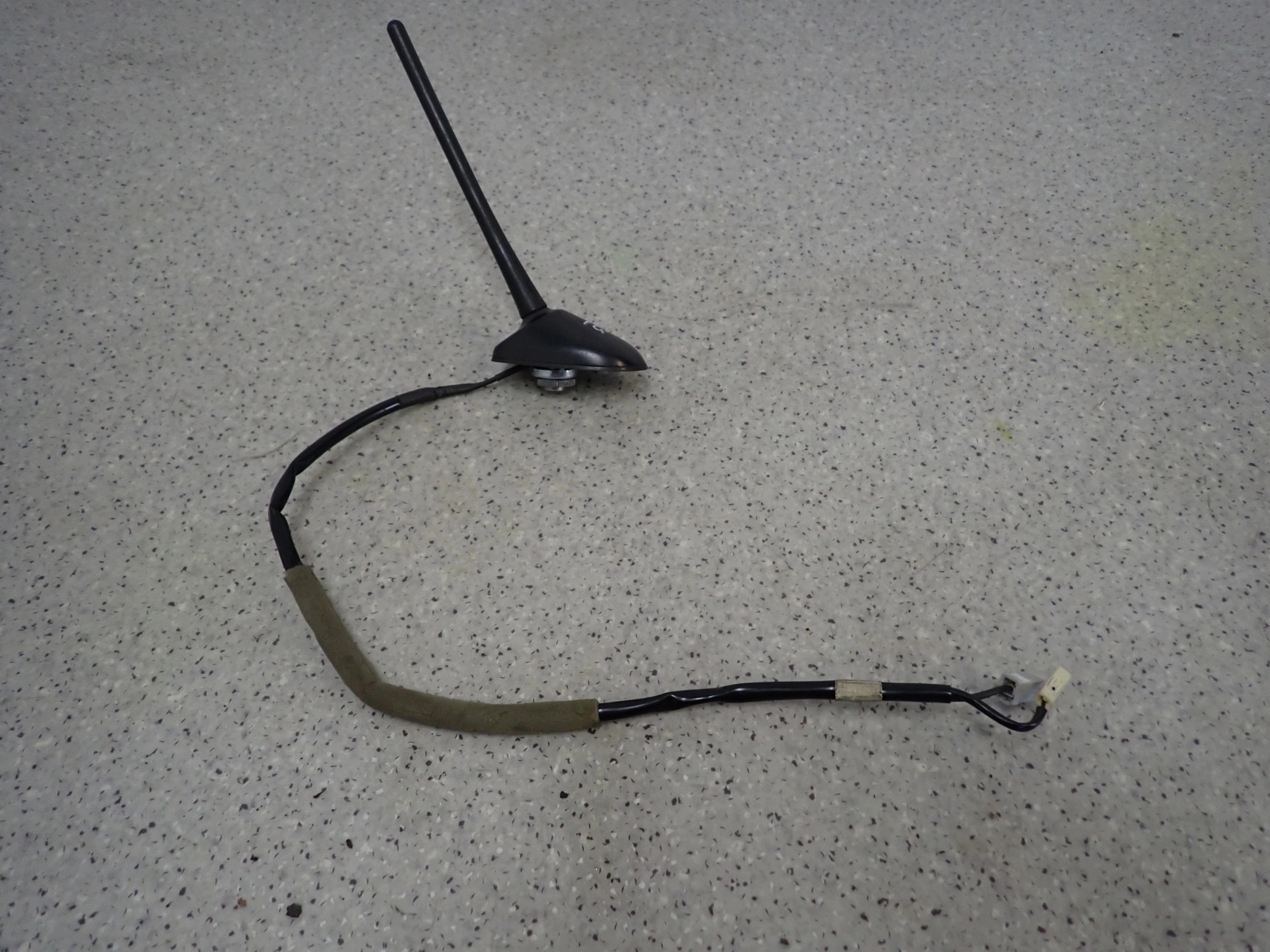 Base Antena Toyota IQ 08-12 Usada IQANTENA image 4