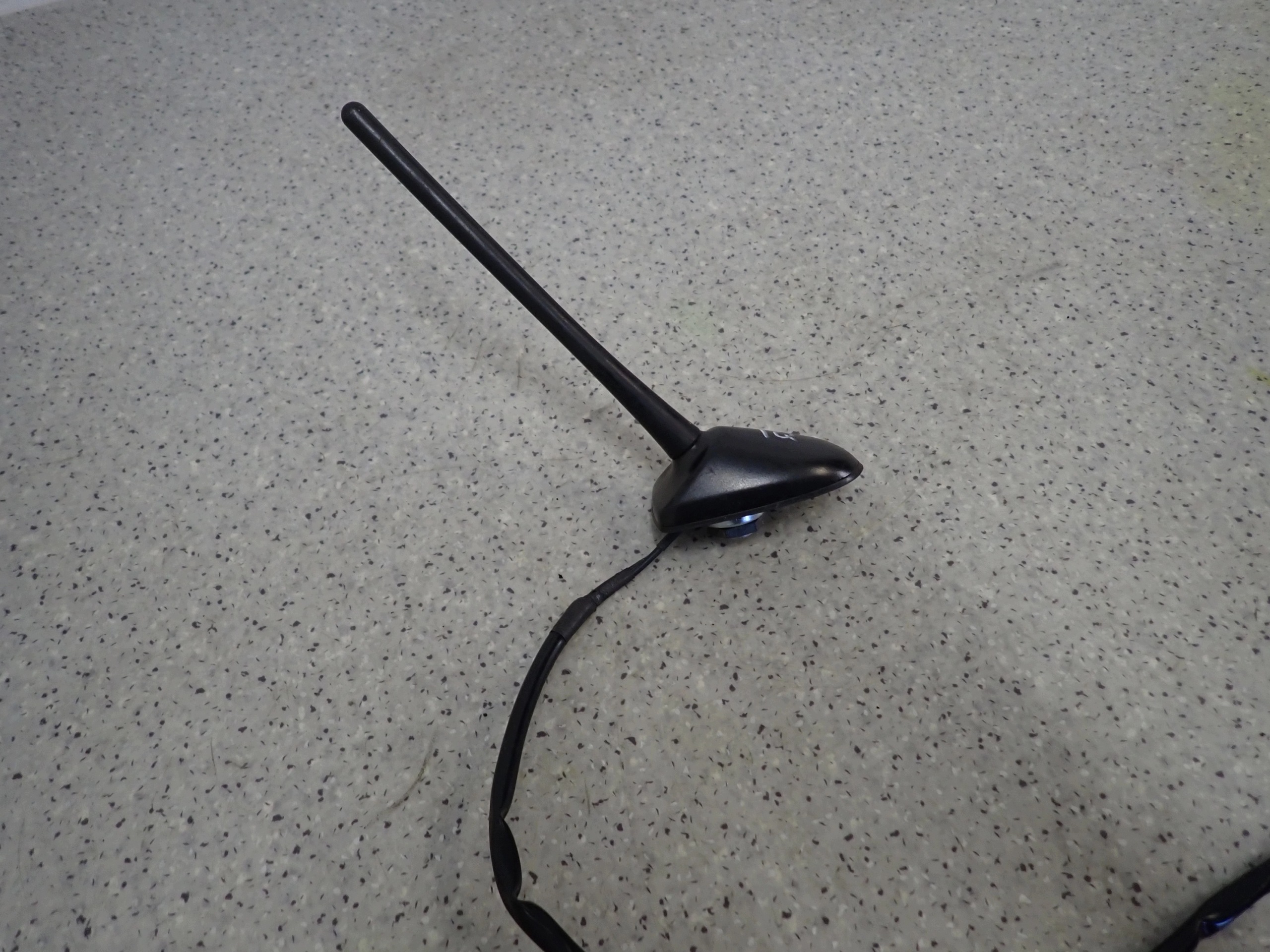 Base Antena Toyota IQ 08-12 Usada IQANTENA image 6