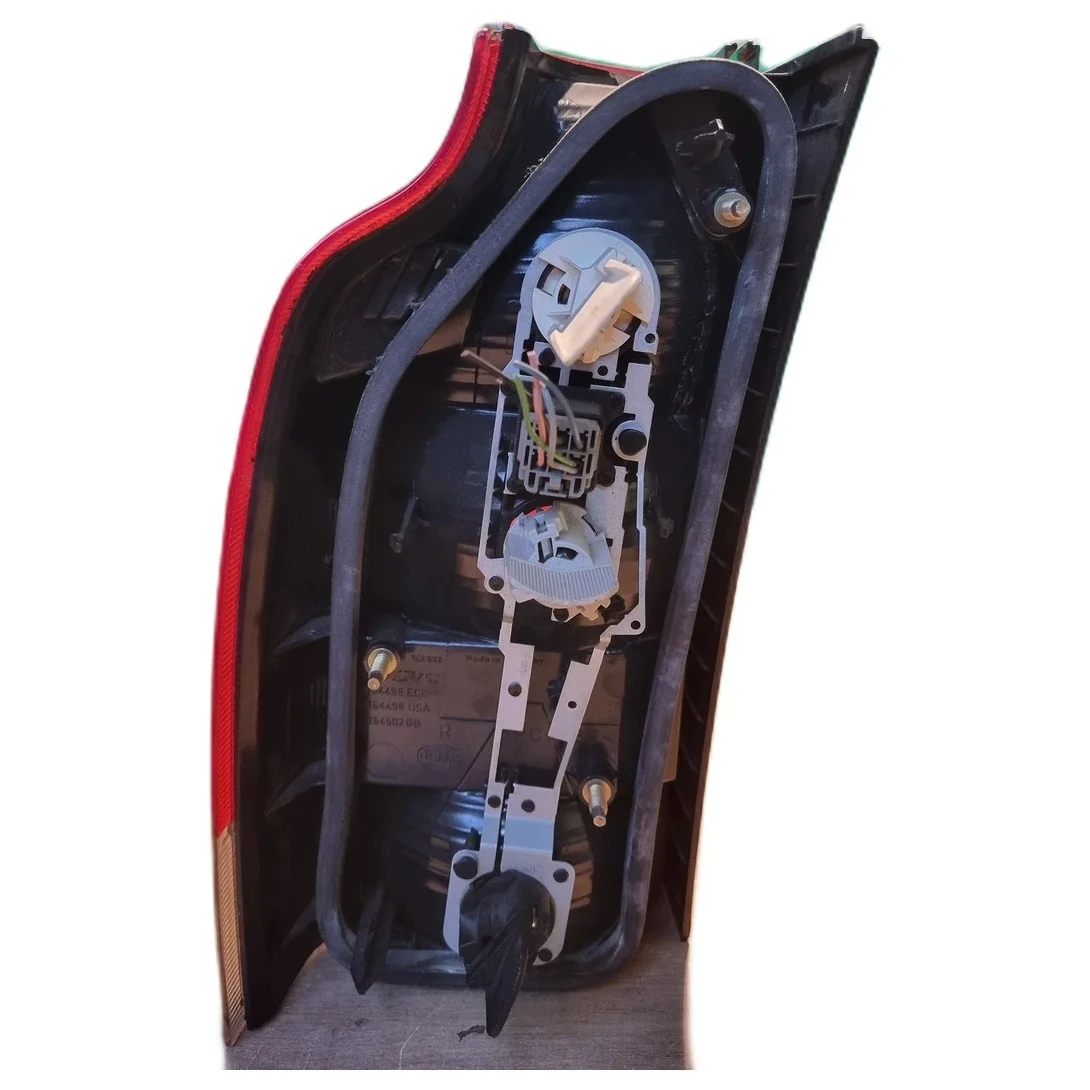 Luz trasera derecha Volvo V70 XC70 9154498 image 3