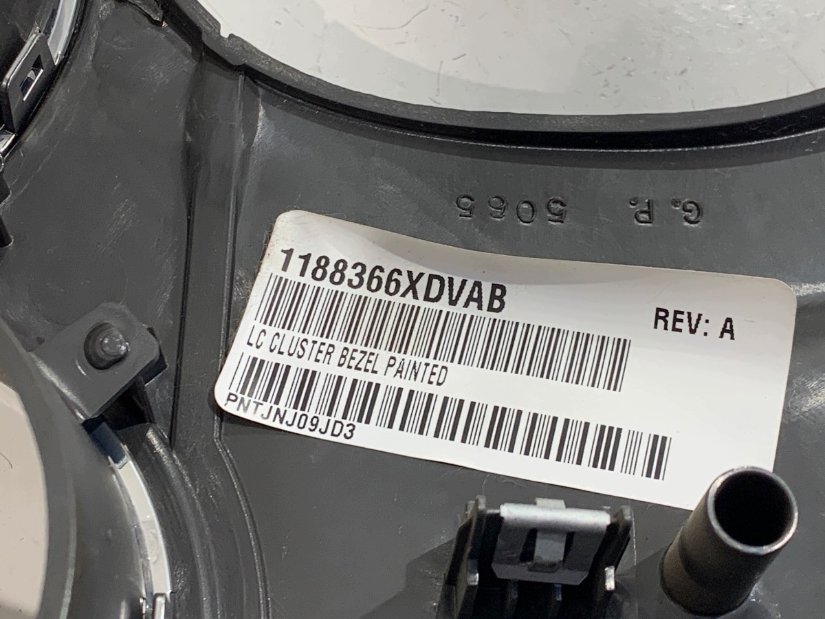 Mittariston suojus Dodge Challenger OEM image 6