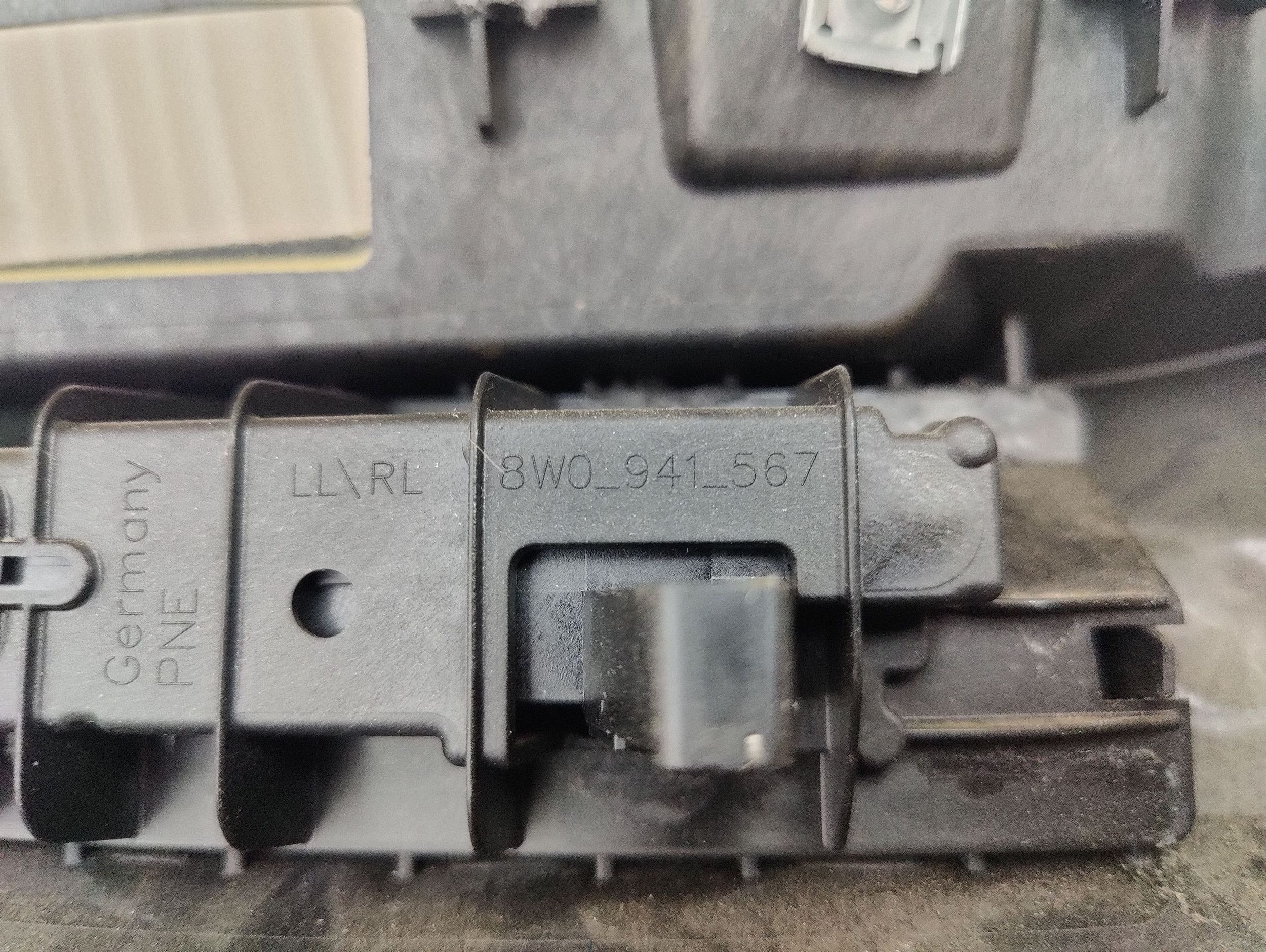 Cache sous volant Audi A4 S4 B9 8W0941567 image 9