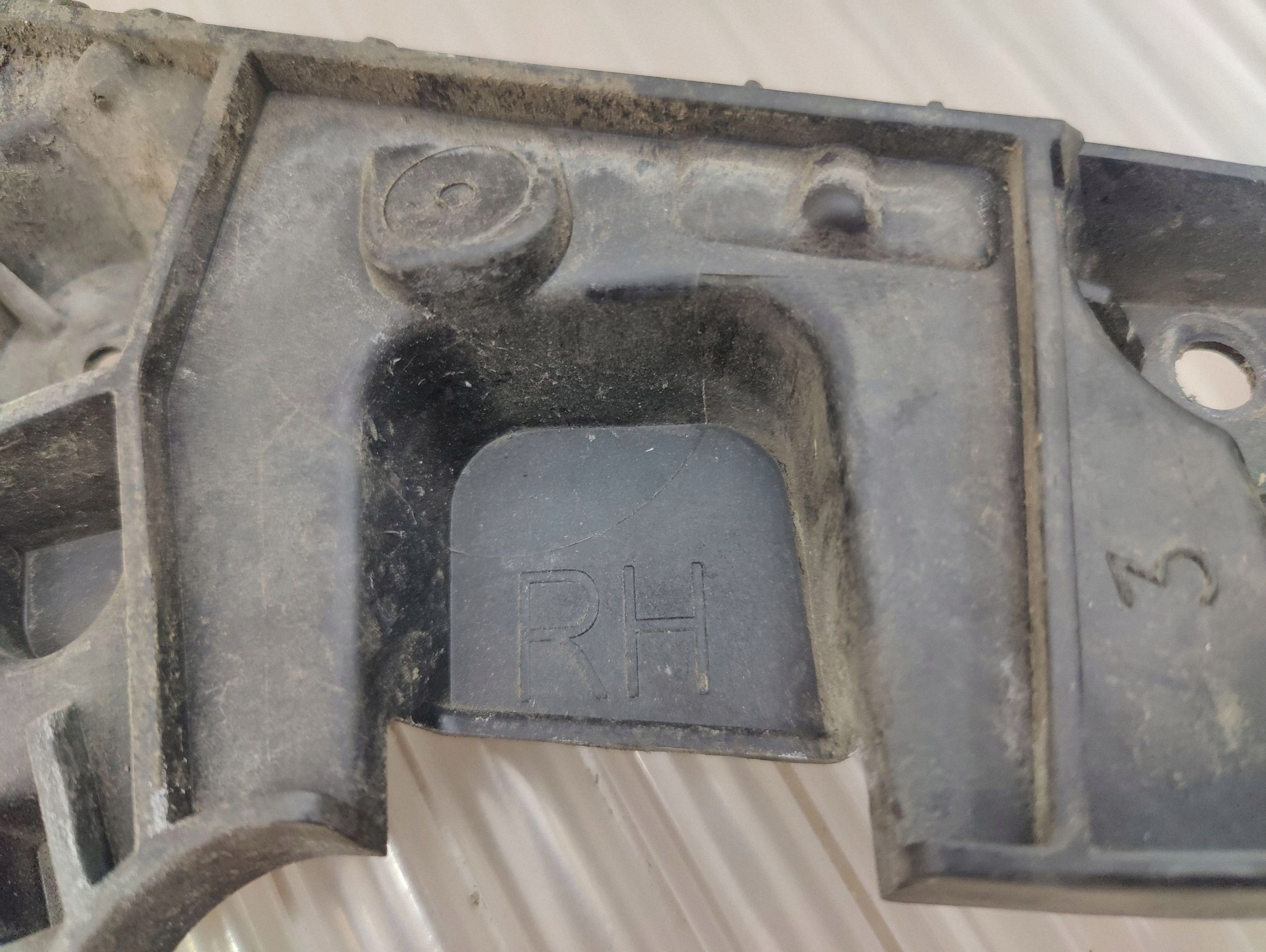 Audi A4 B9 8W9807454 Suporte Para-choques Traseiro image 3
