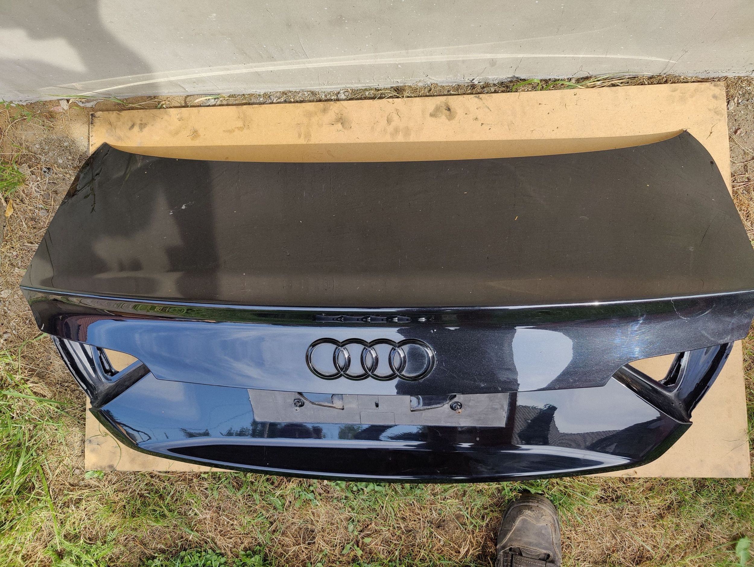Audi S5 8T0827023AL takaluukku
