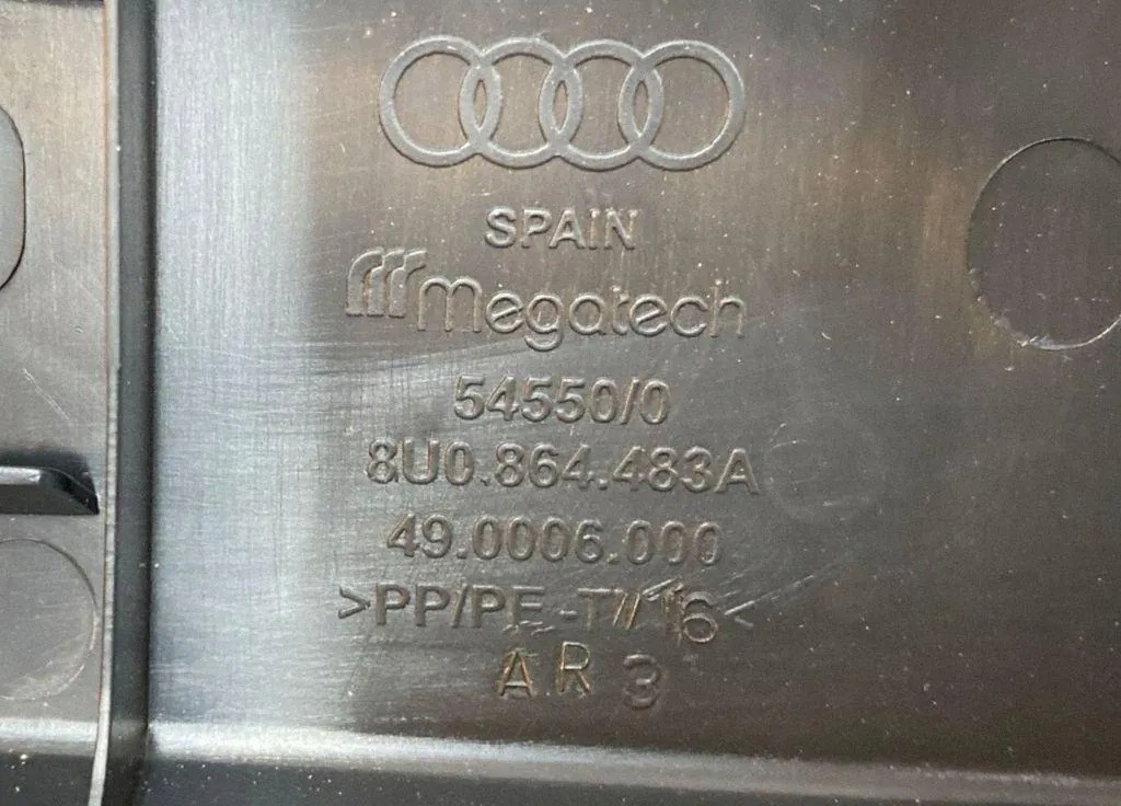 Audi Q3 8U 2013 - Cubierta Maletero 8U0864483A image 8