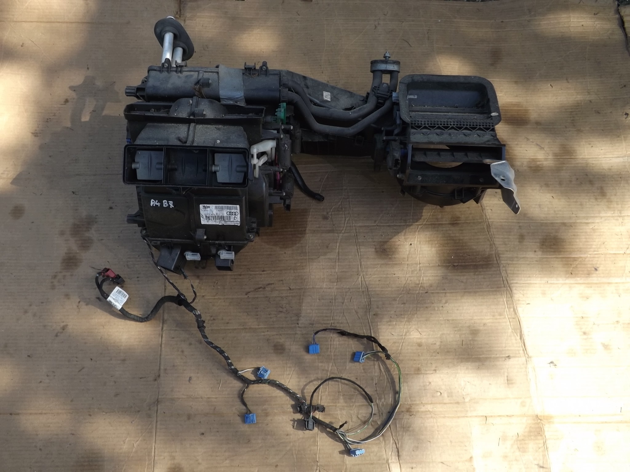 Audi A4 B6 B7 Calefactor 8E1820005J image 2