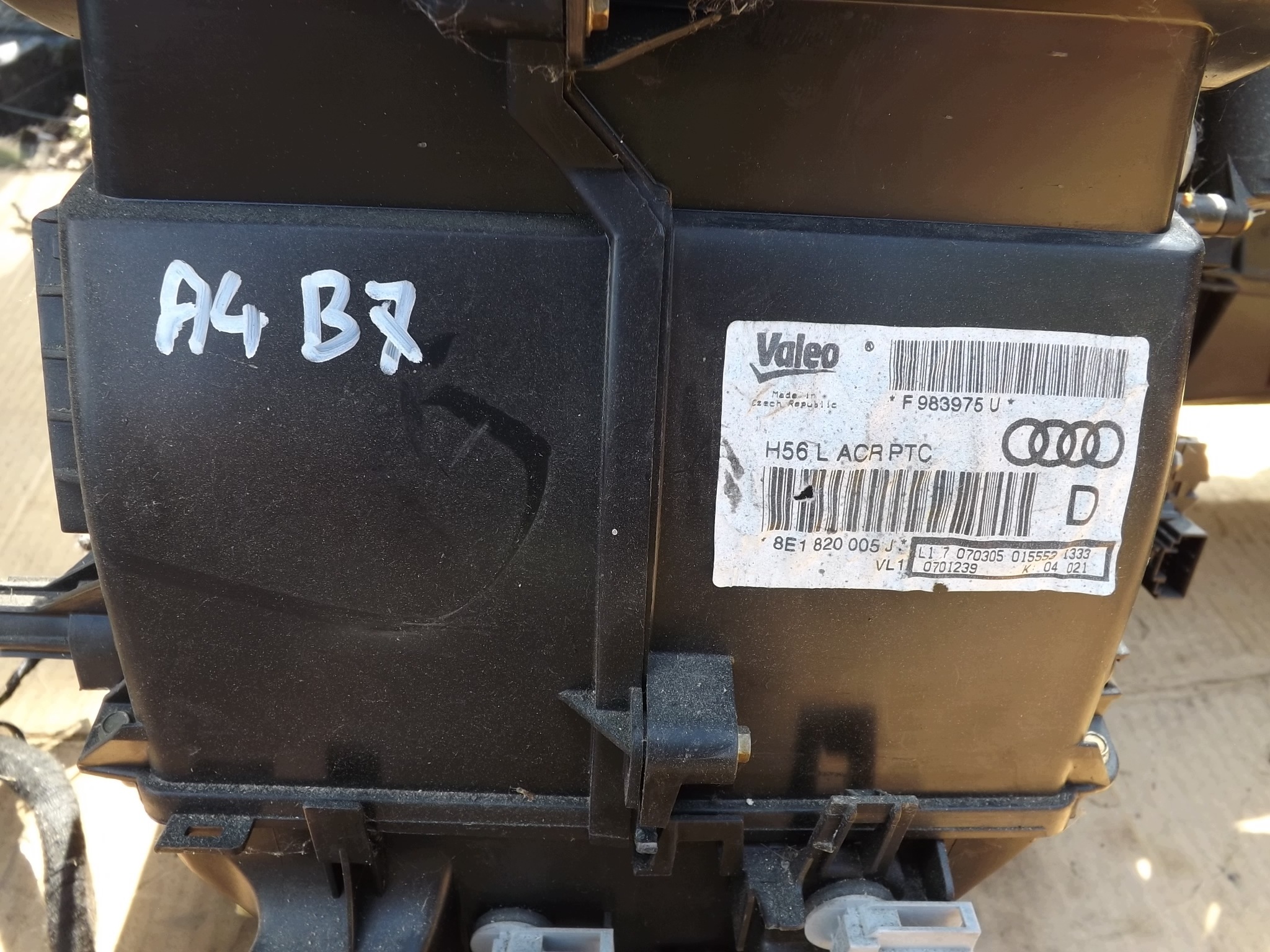 Audi A4 B6 B7 Calefactor 8E1820005J image 9