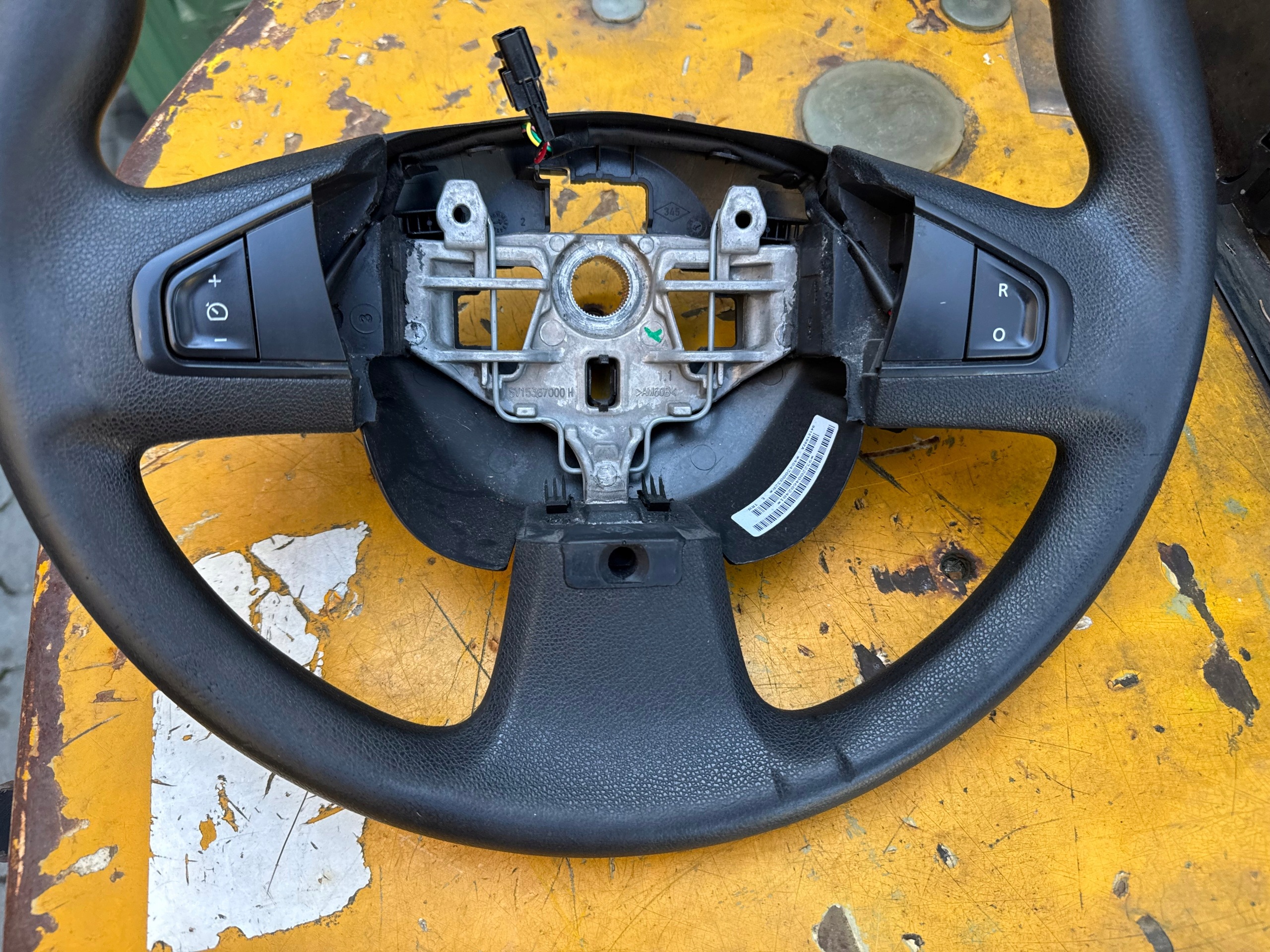 Ohjauspyörä Renault Master III 484300032R