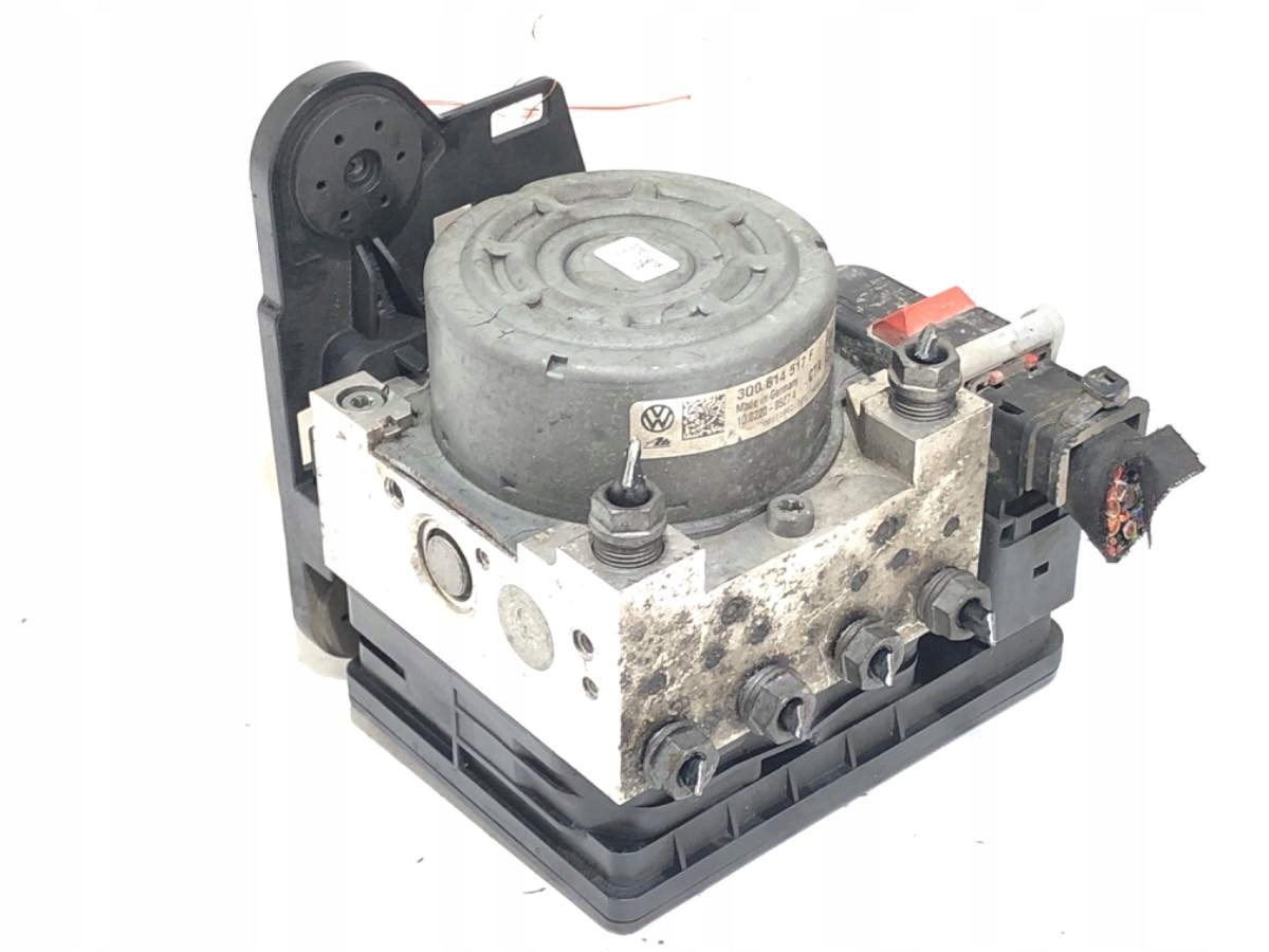 ABS-pumppu VW Passat B8 3Q0614517F image 2