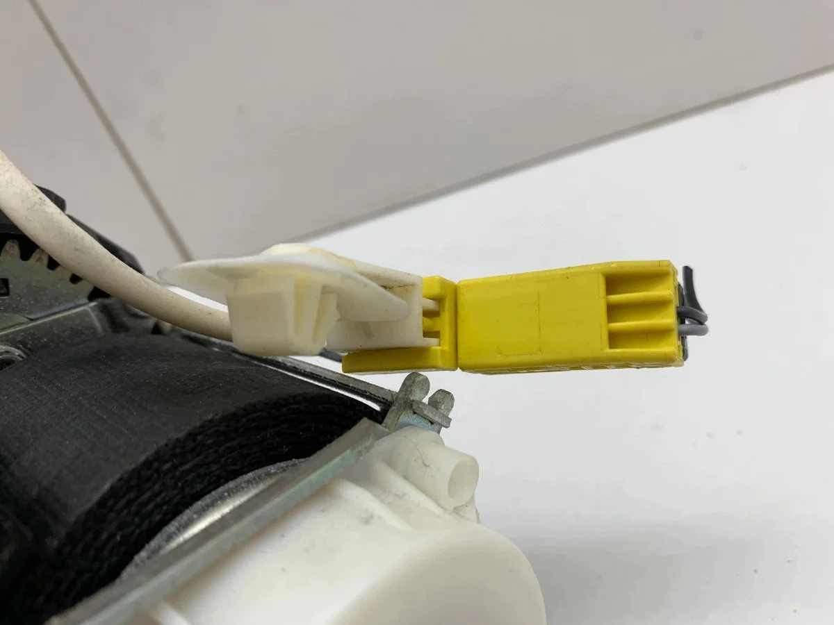 Passagerarbälte Höger Fram VW Passat B7 image 3
