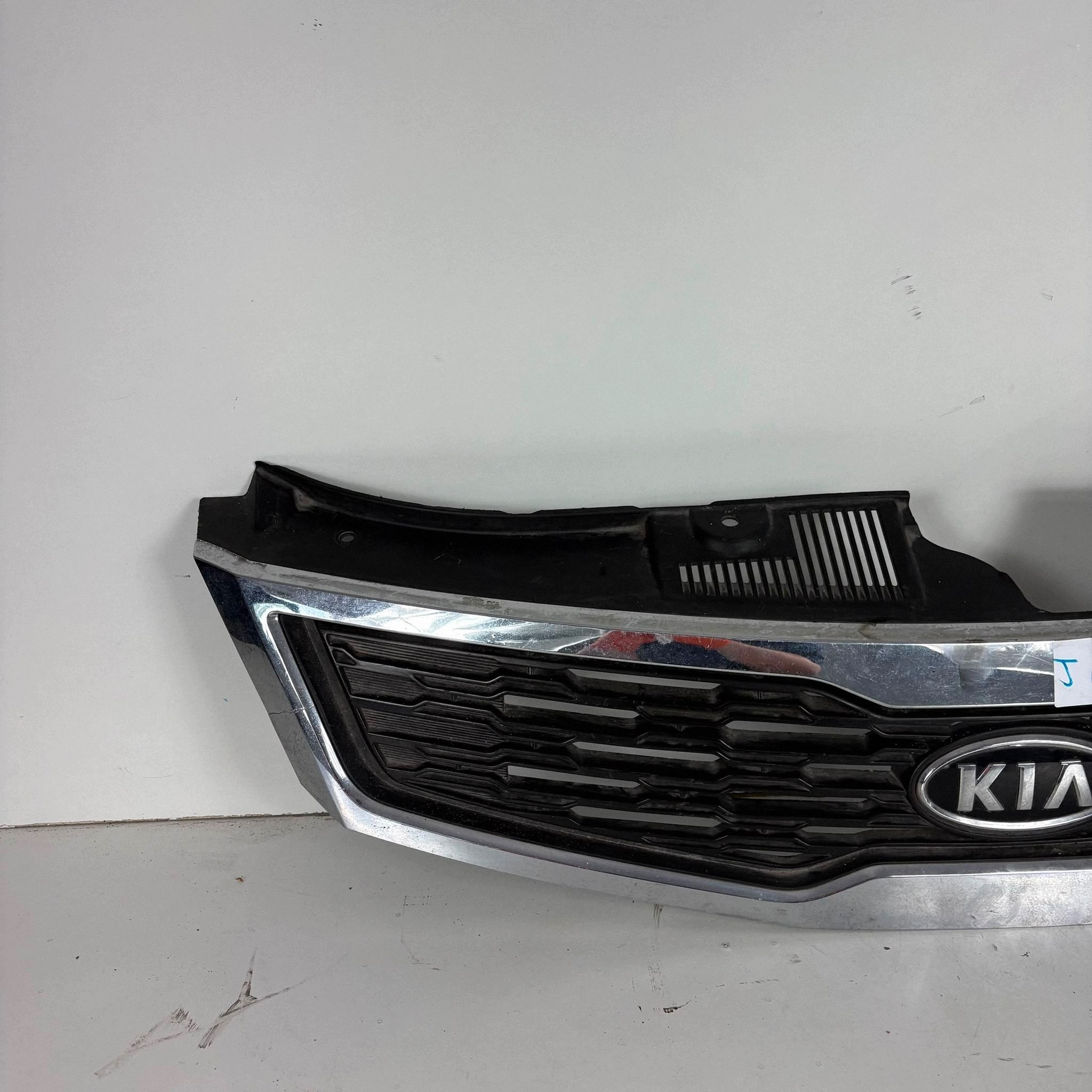 Kia Ceed I etusäleikkö, kromi, käytetty