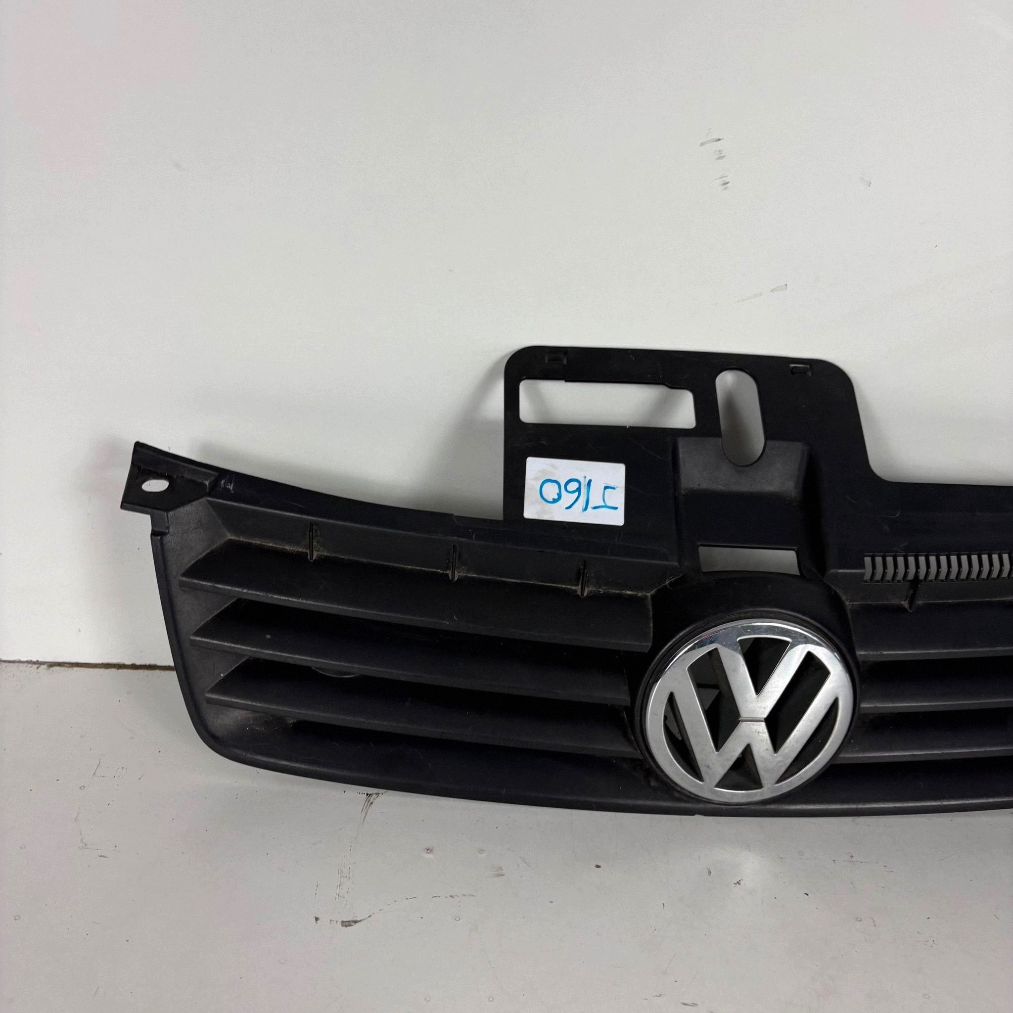 Jäähdyttimen ritilä VW Polo IV 6Q0853651C Käytetty