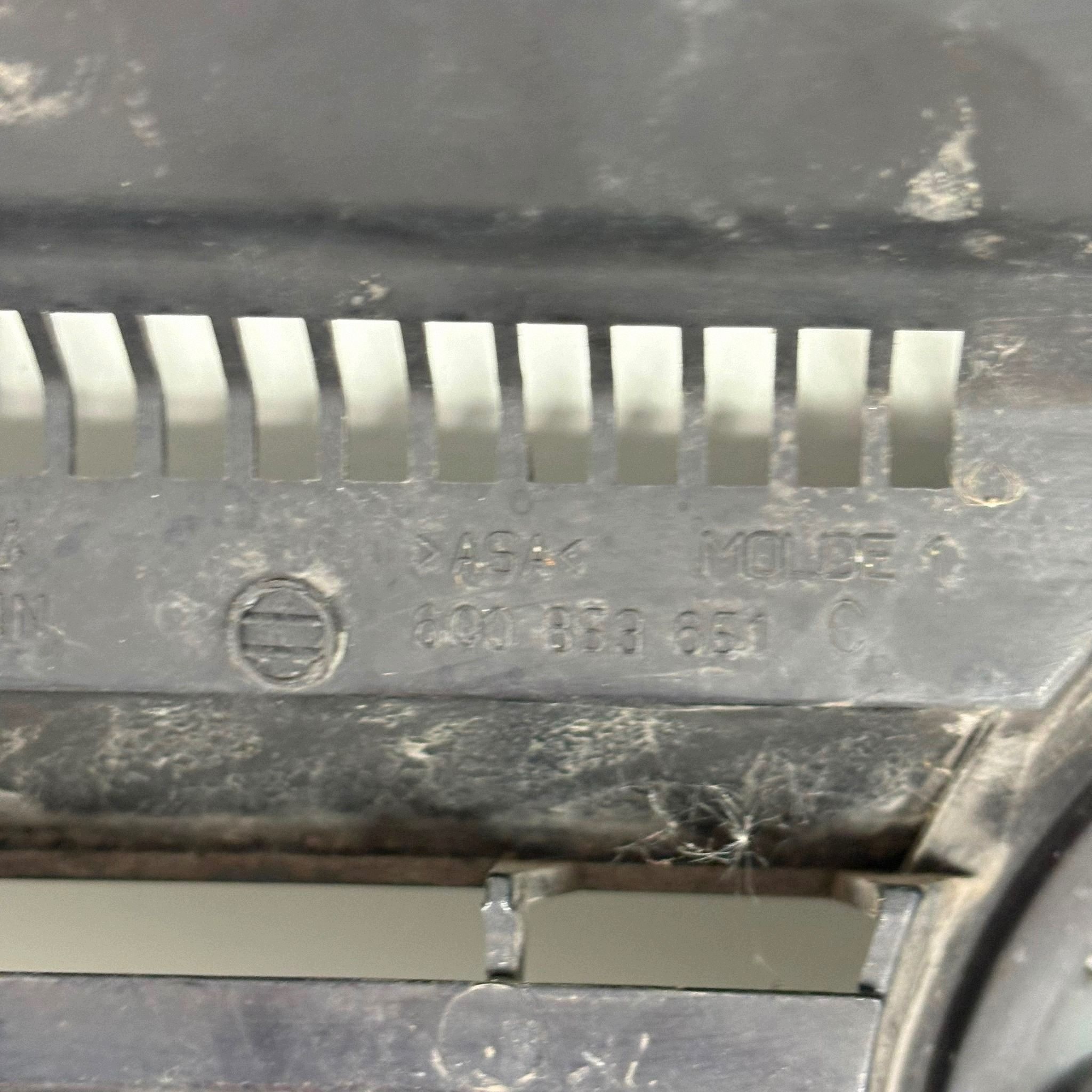Kühlergrill VW Polo IV 6Q0853651C gebraucht image 8