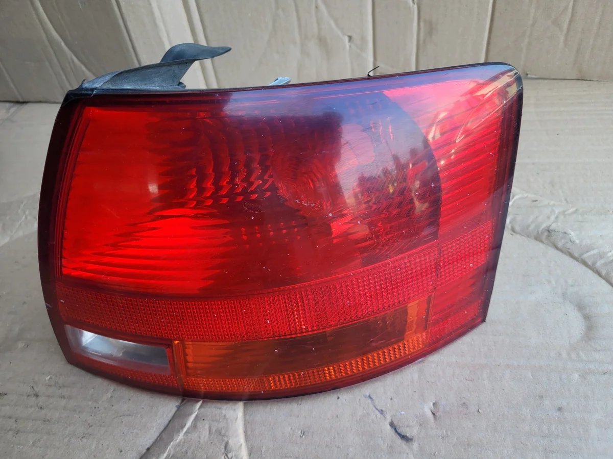 Taka oikea Audi A4 B7 Kombi