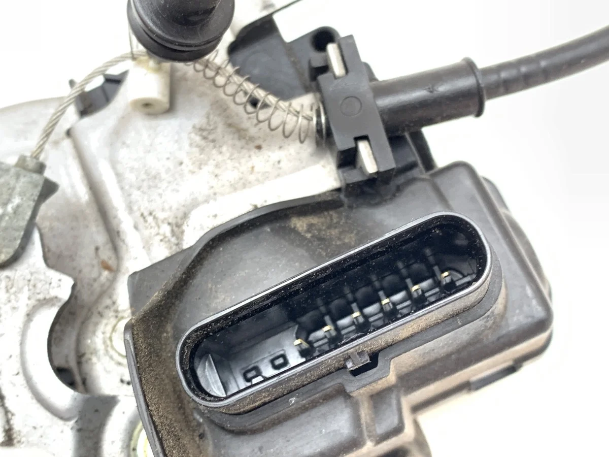 Bakdörrlås höger Volvo S60 III 31462447 image 3