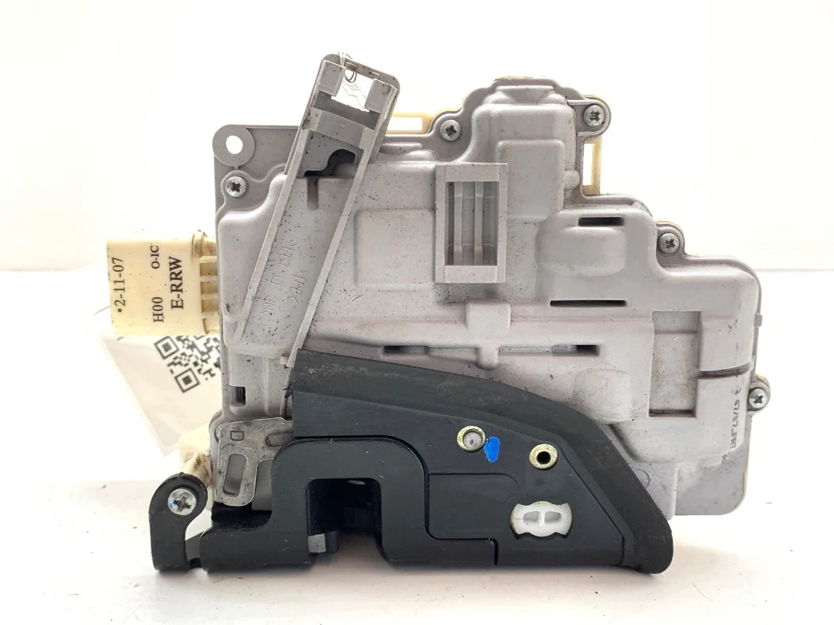 Oikea etuoven lukko Audi A4 B8 8J1837016A