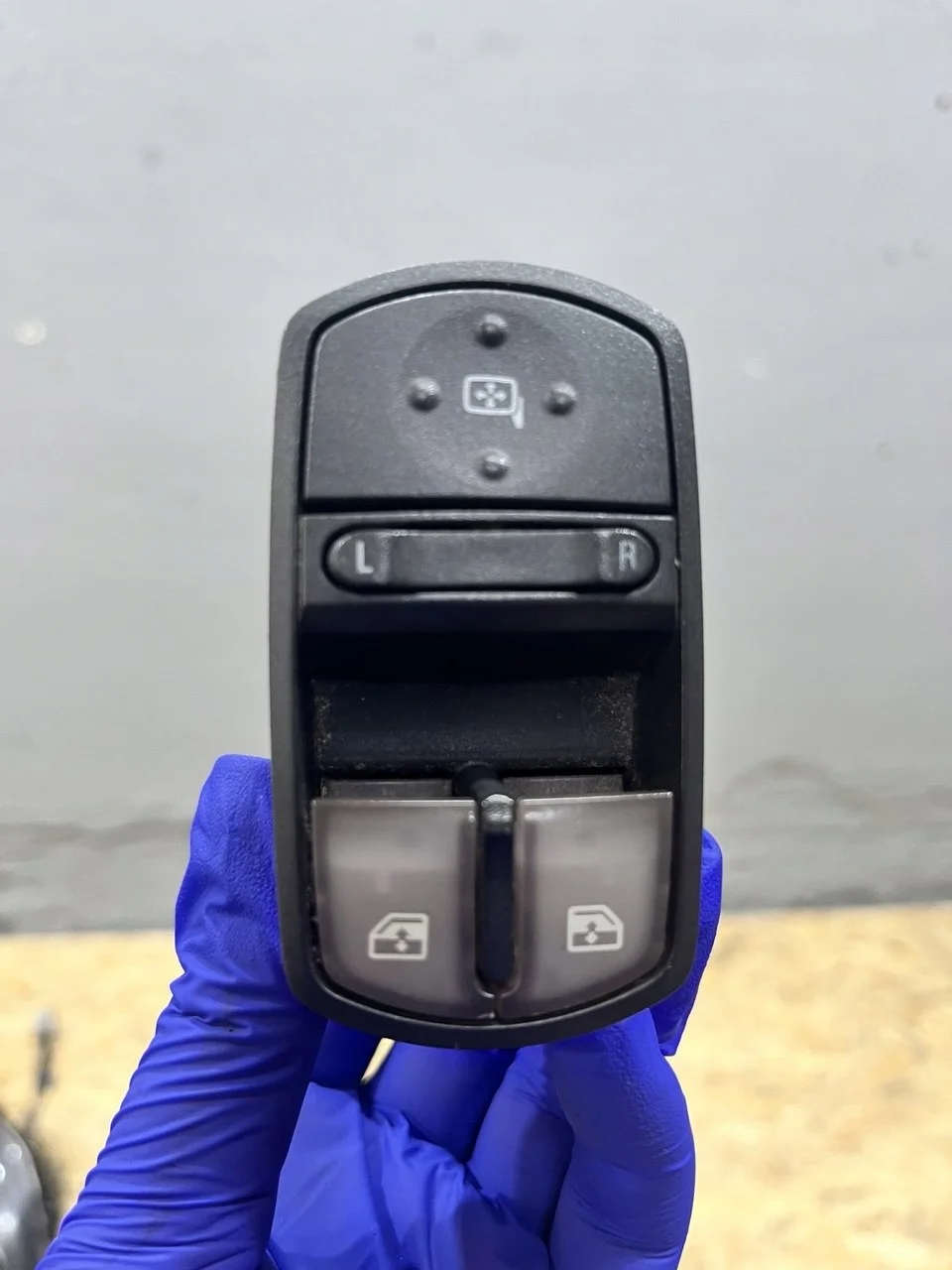 2009 Opel Corsa Switch 13258522AD