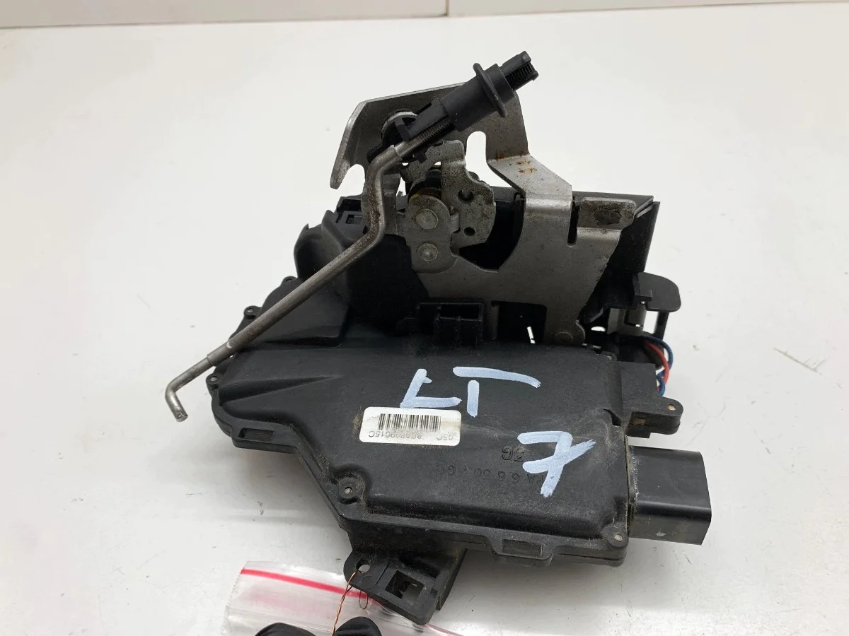 Serrure porte arrière gauche Audi A4 B6 8E0839015C image 3