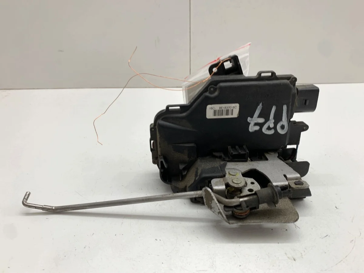 Dörrlås höger fram Audi A4 B6 Kombi image 3