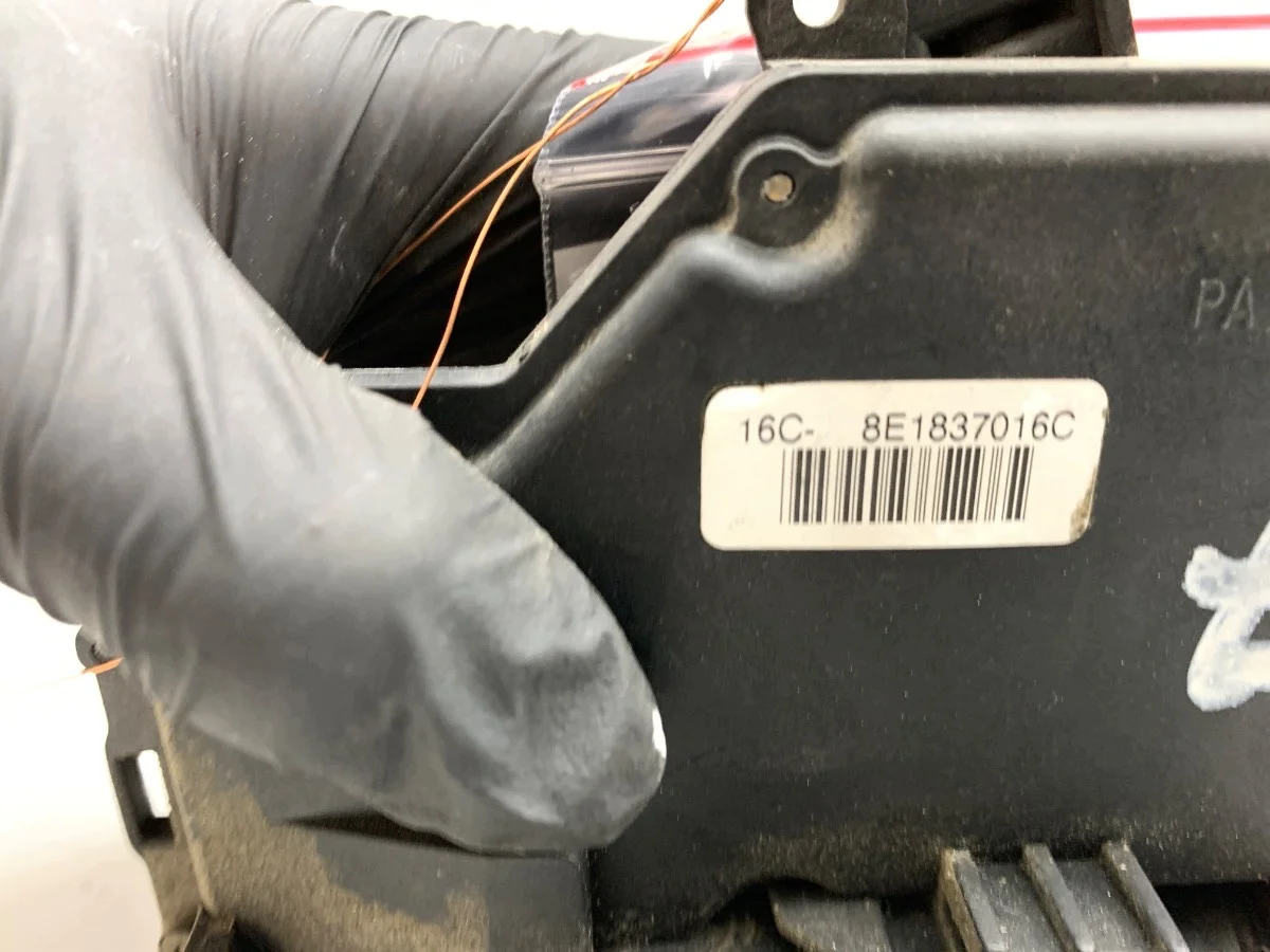 Dörrlås höger fram Audi A4 B6 Kombi image 5