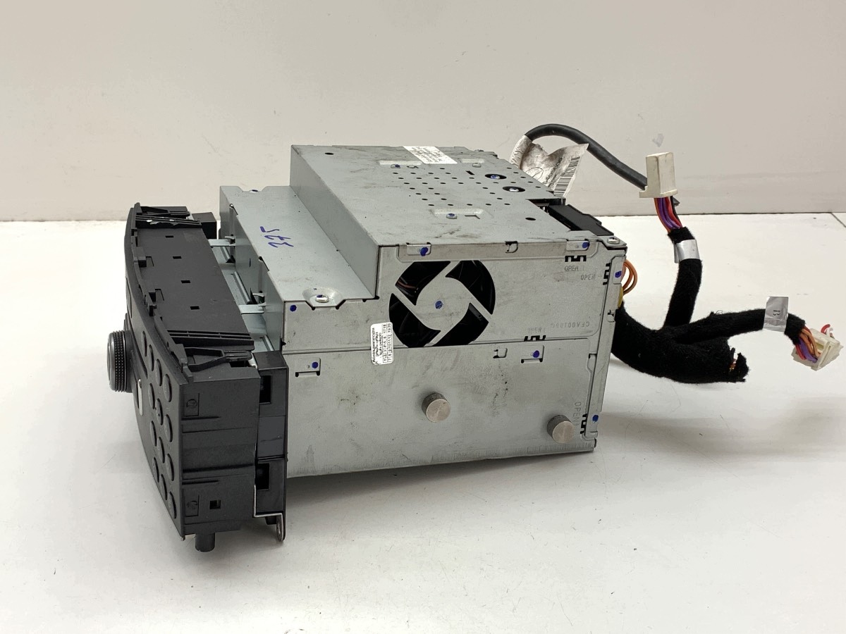 Radio Mercedes W204 A2049069701 Käytetty