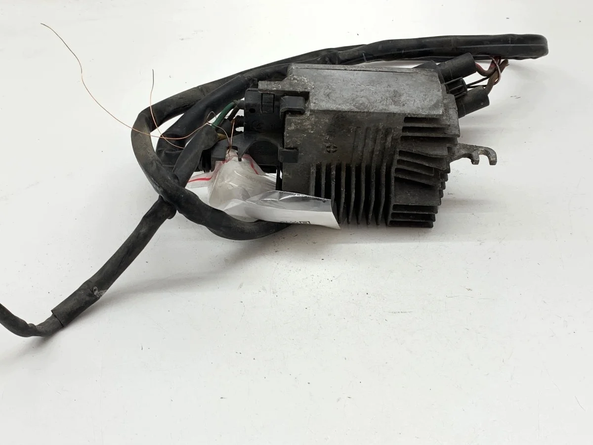 Tuulettimen ohjain Audi A4 B6 1.9 130KM