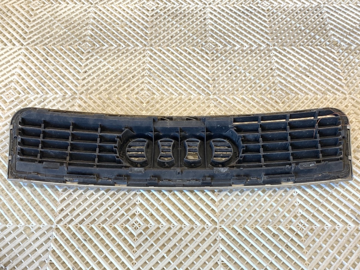 Etusäleikkö Audi A4 B6 (2000-2005)
