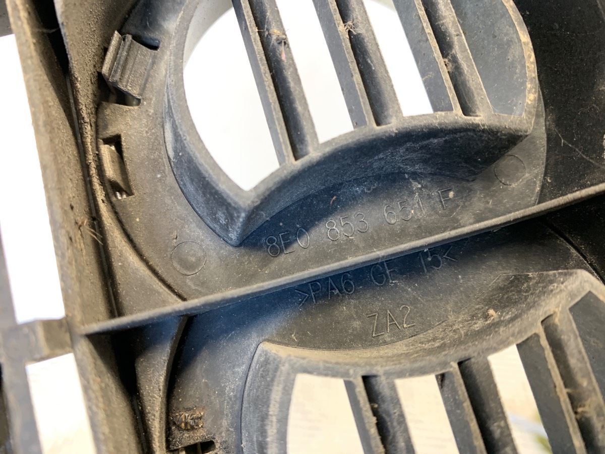 Grill Audi A4 B6 2000-2005 - Använd image 3