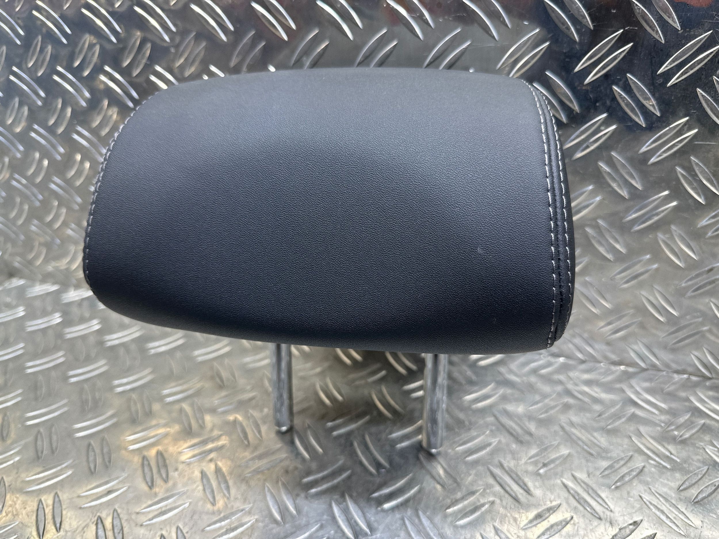 Peugeot 3008 I Kopfstütze hinten OEM DLA17082 image 2