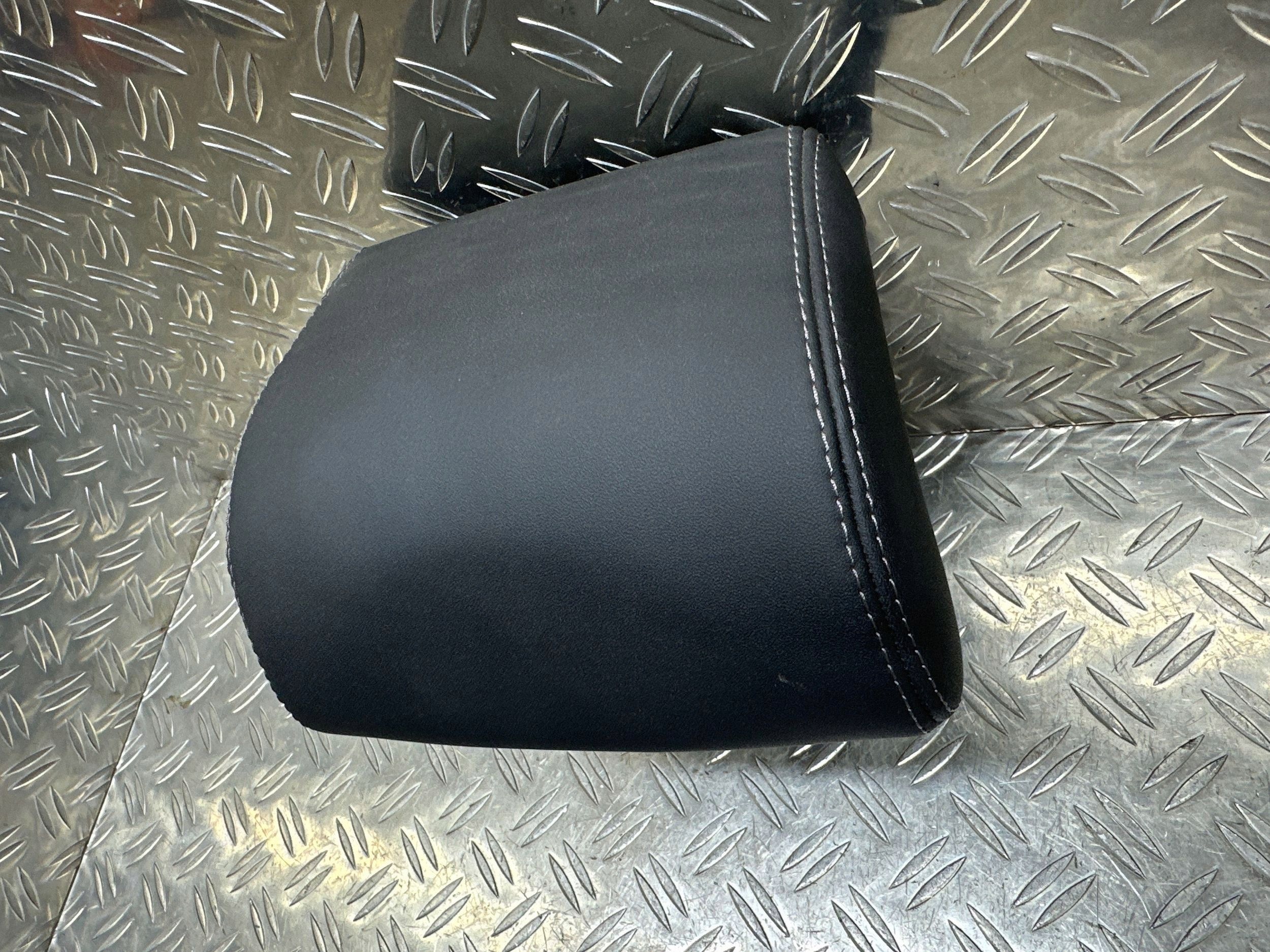 2015 Peugeot 3008 I Rear Headrest OEM DLA17082