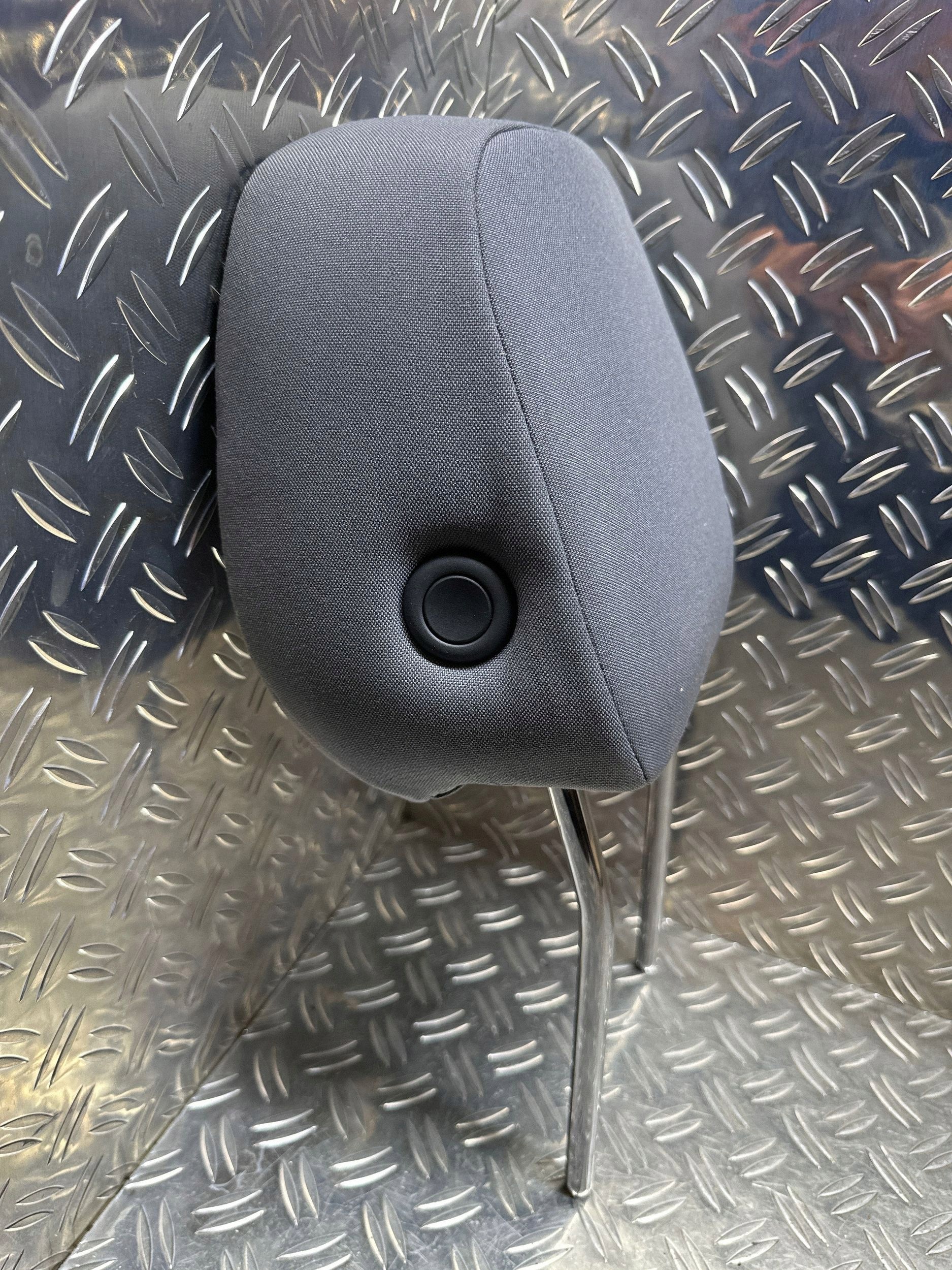VW ID.5 Etuistuimen niskatuki DLA16932