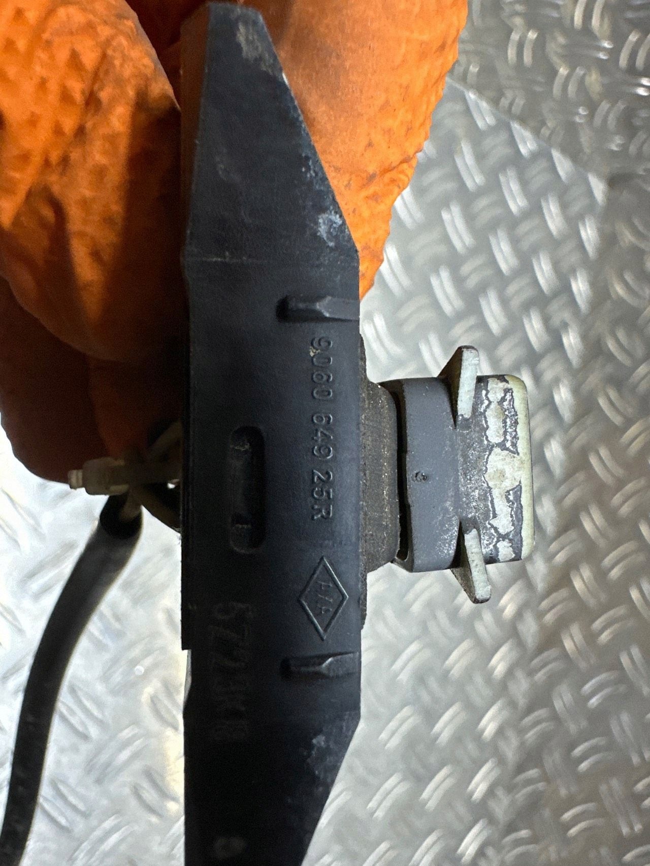 Tailgate Handle w/ Sensor 906064925R image 3