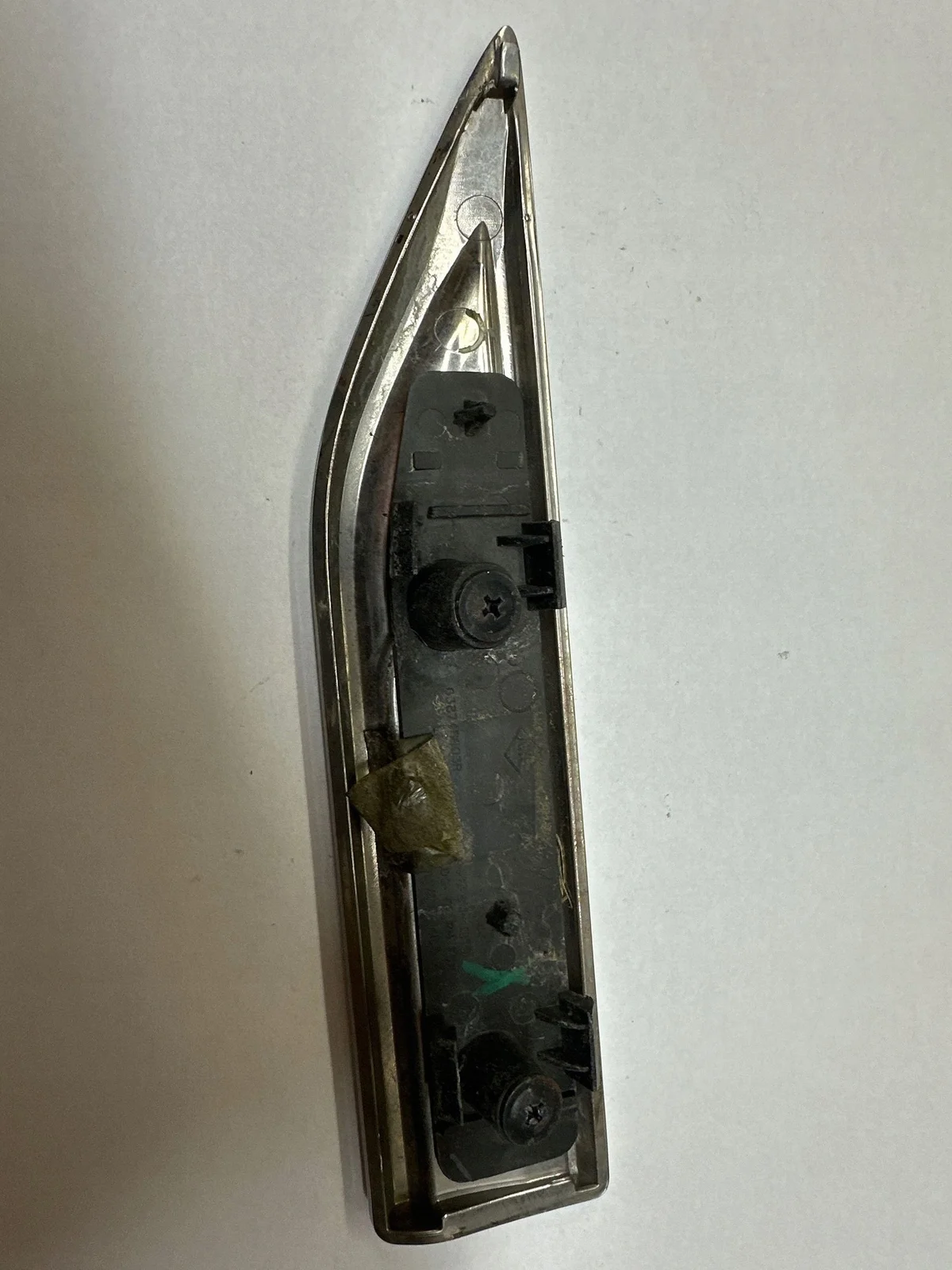 2016 Renault Talisman Lokasuojan merkki OEM 638748603R