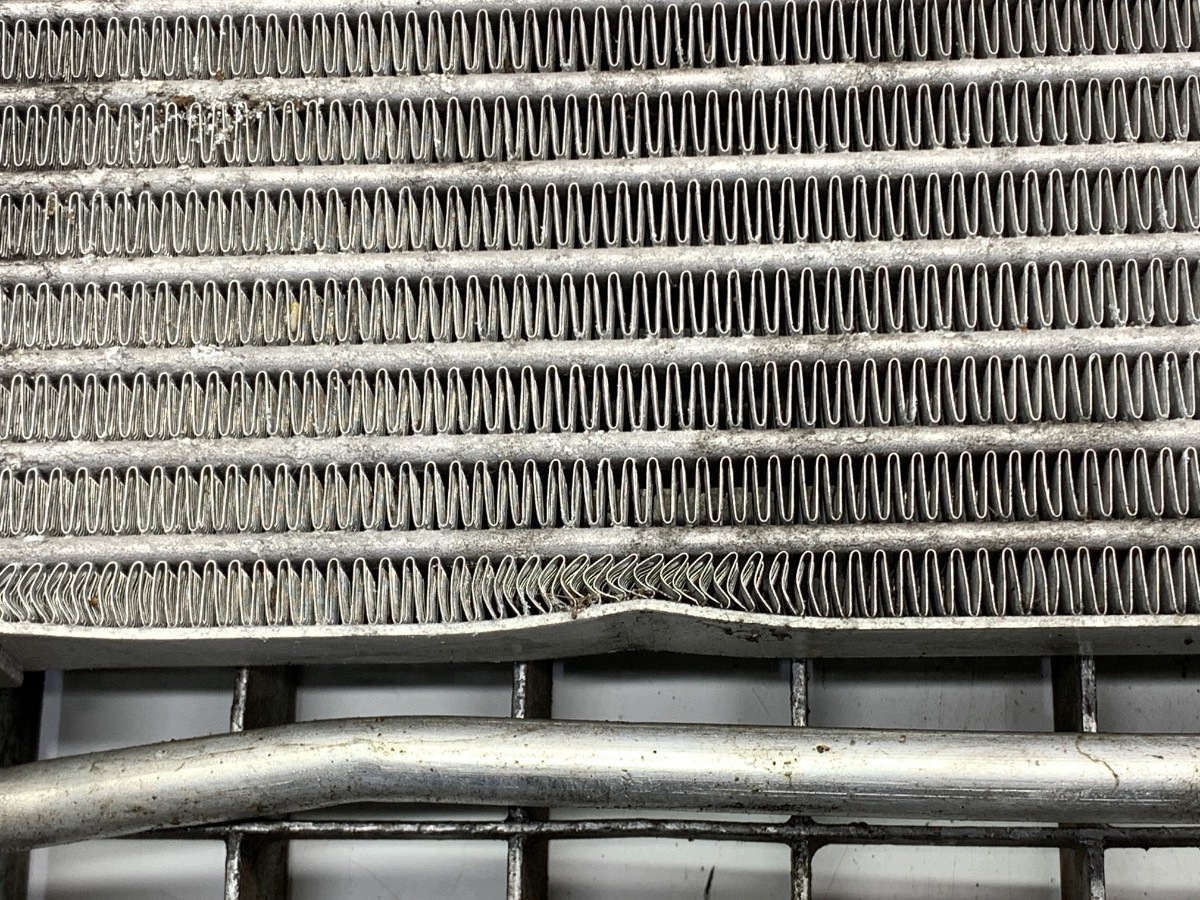 MERCEDES C218 Öljynjäähdytin A0995000400 image 3