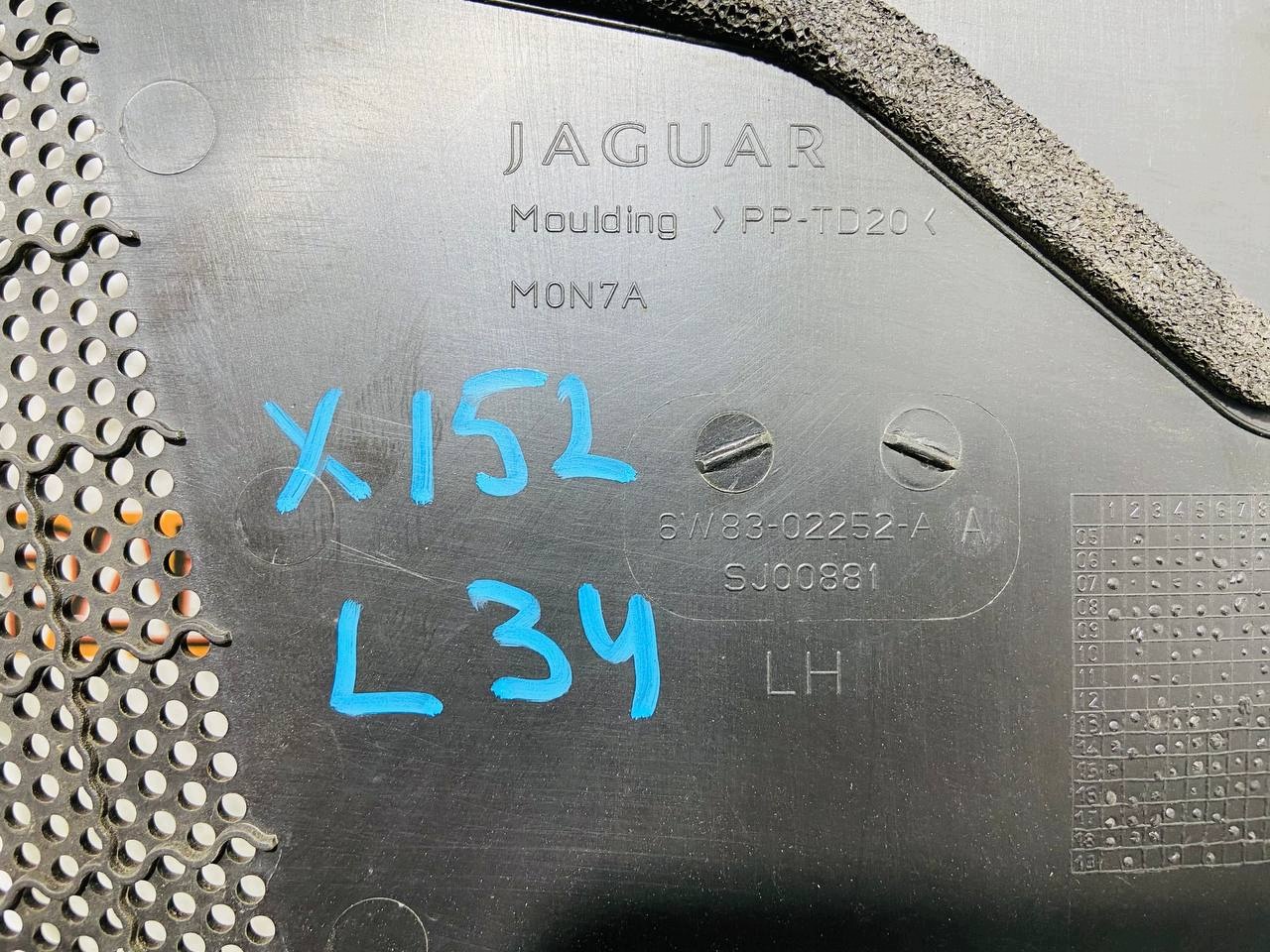 Jaguar F-Type X152 Plástico Inferior Esquerdo image 3