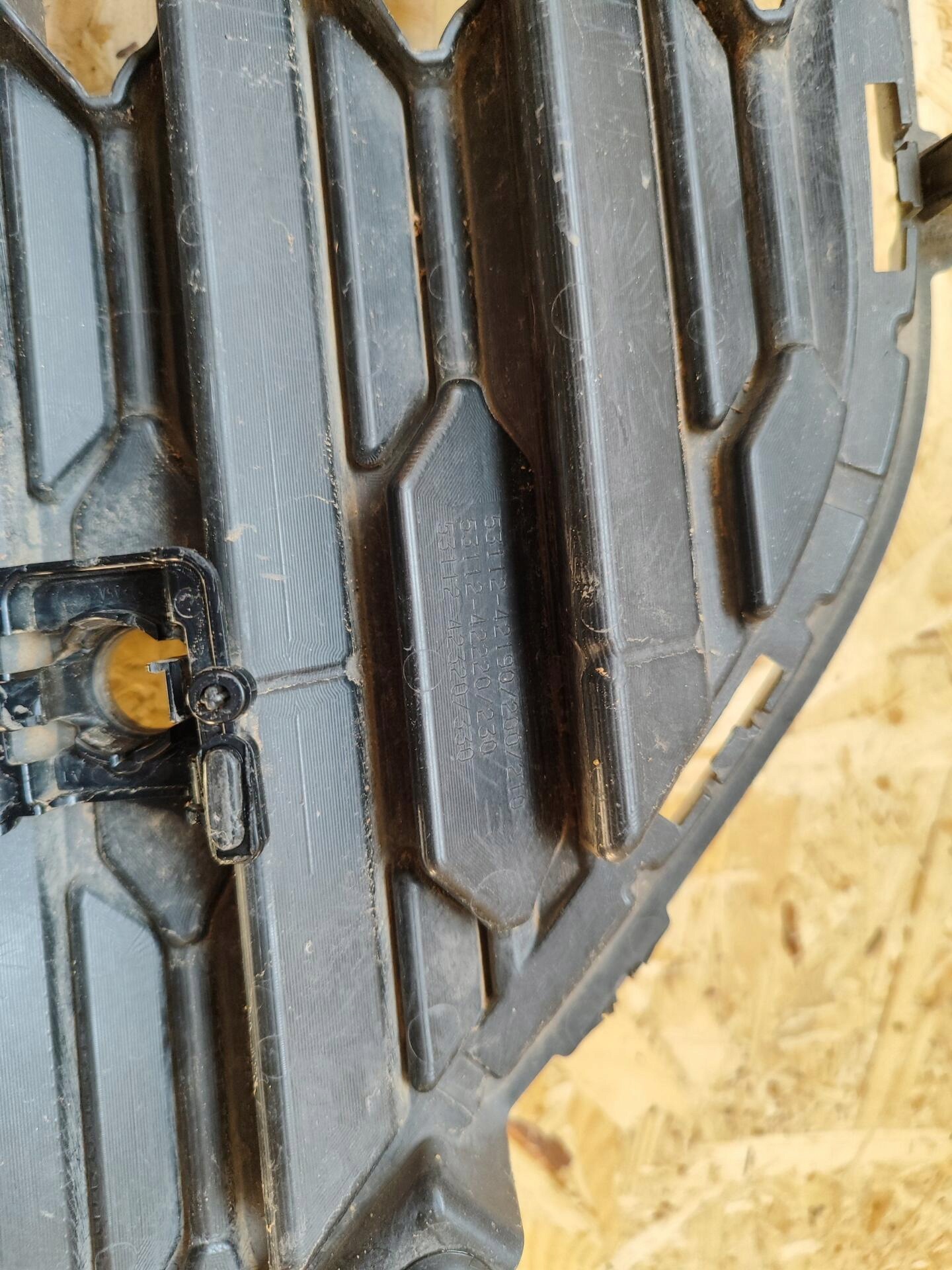 Grelha Toyota RAV4 2019- Usada OEM 53112-42190 image 7