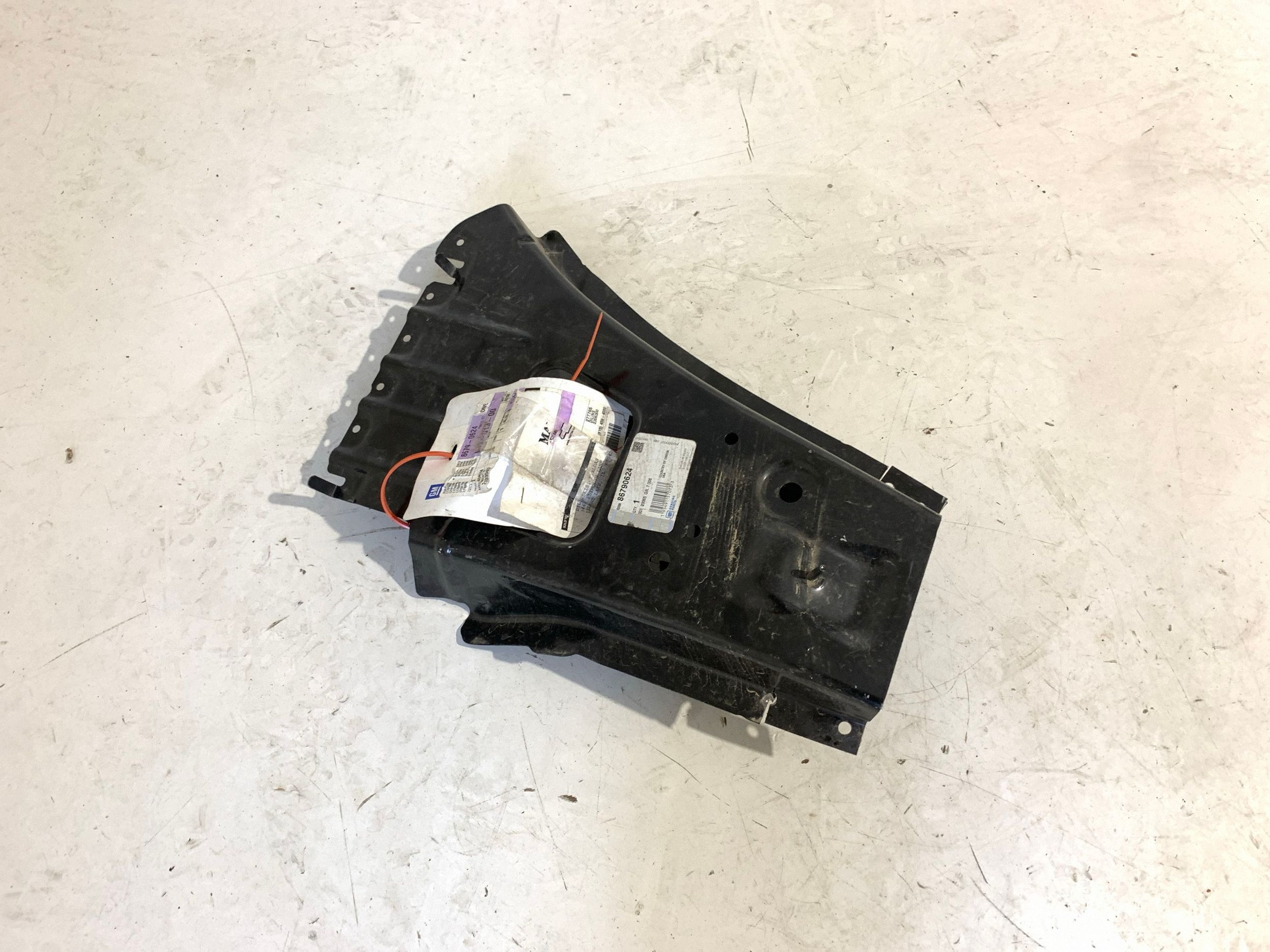 Chevrolet Silverado Front Bumper Bracket 86790624 image 2