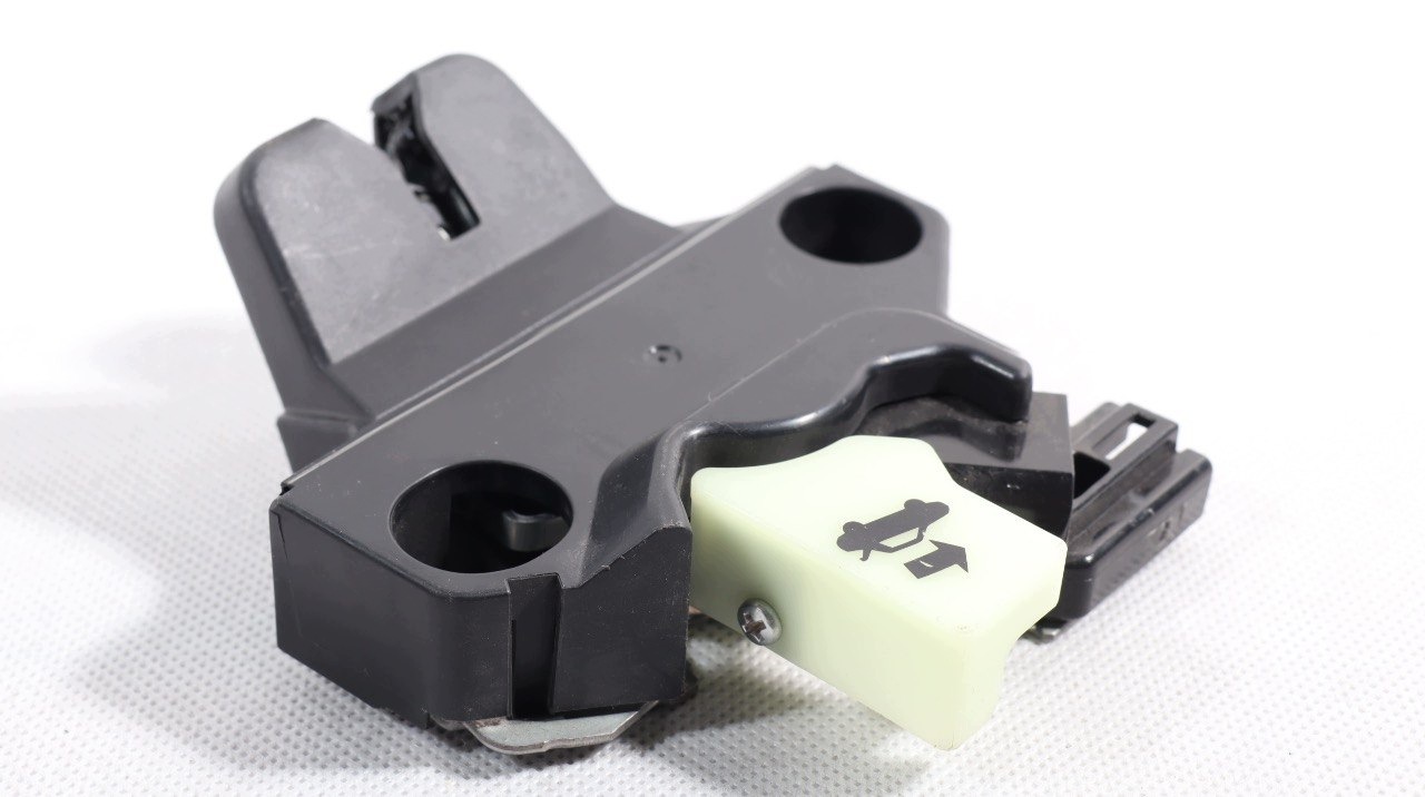 Serrure coffre Tesla Model 3 POZNEX 1092308-00-E image 3