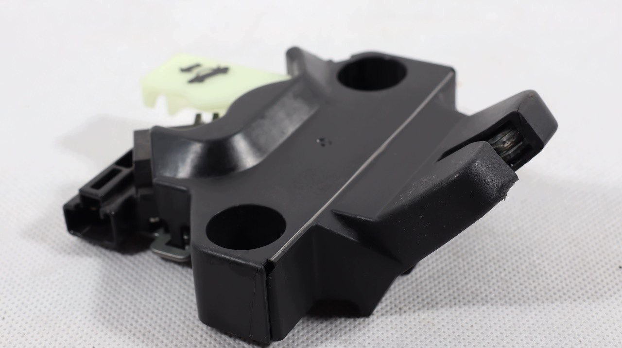 Serrure coffre Tesla Model 3 POZNEX 1092308-00-E image 6