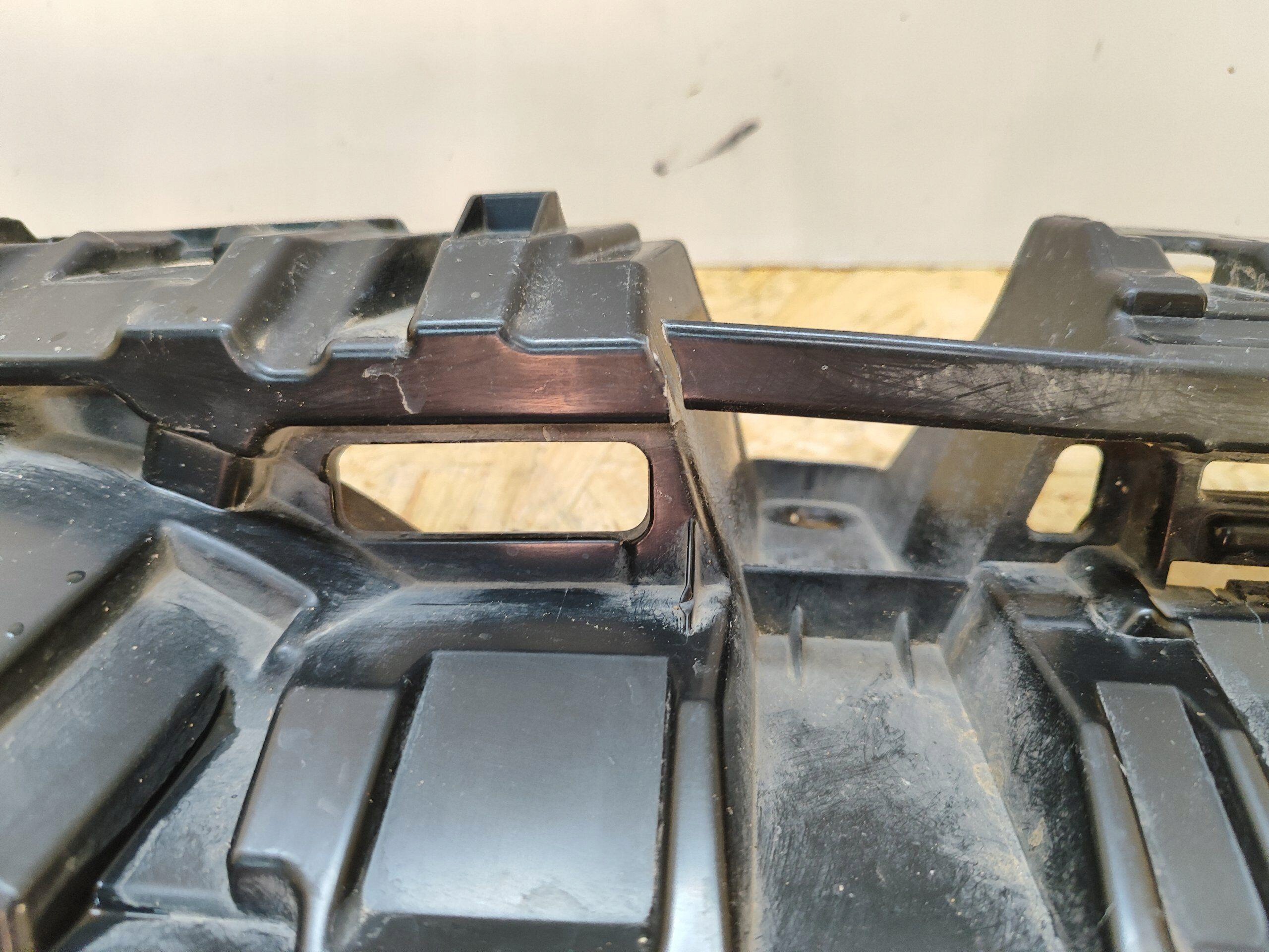 Toyota RAV4 18- etusäleikkö käytetty