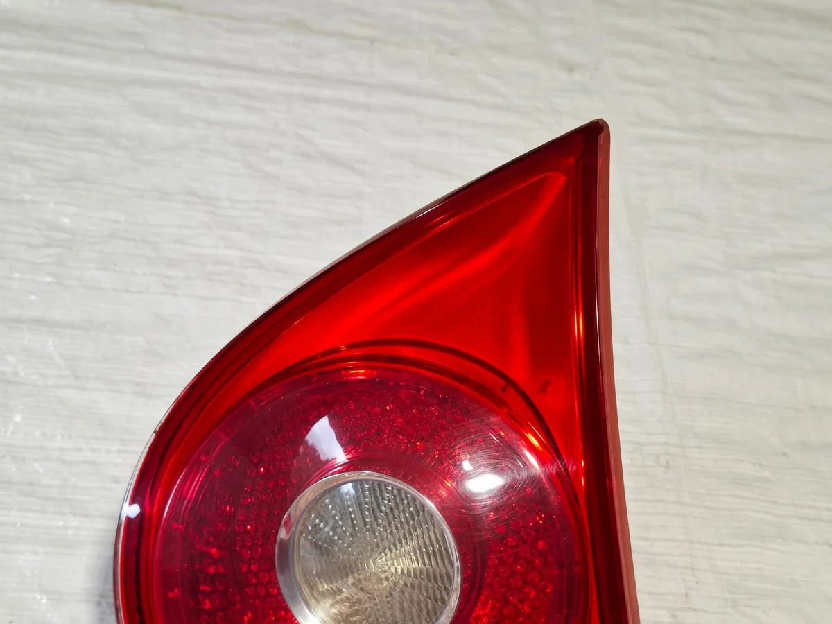 Luz trasera derecha VW Golf V 5 1K6 image 3
