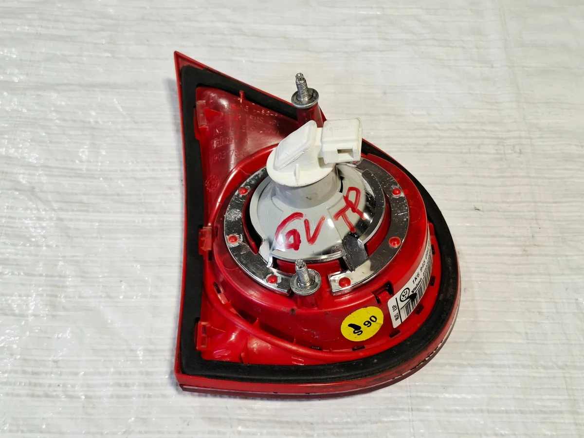 Luz trasera derecha VW Golf V 5 1K6 image 5