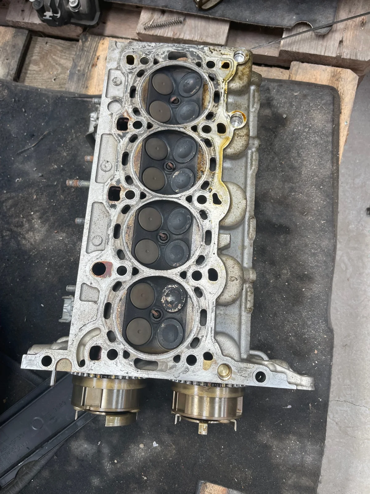 Opel 1.4 Turbo sylinterinkansi, nokka-akselit
