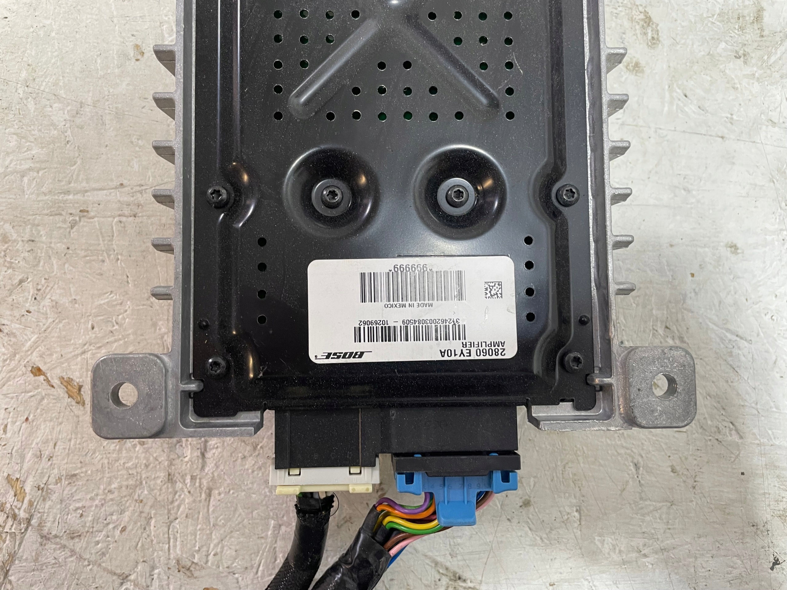 Nissan Qashqai J10 Verstärker Bose 28060EY10A image 8
