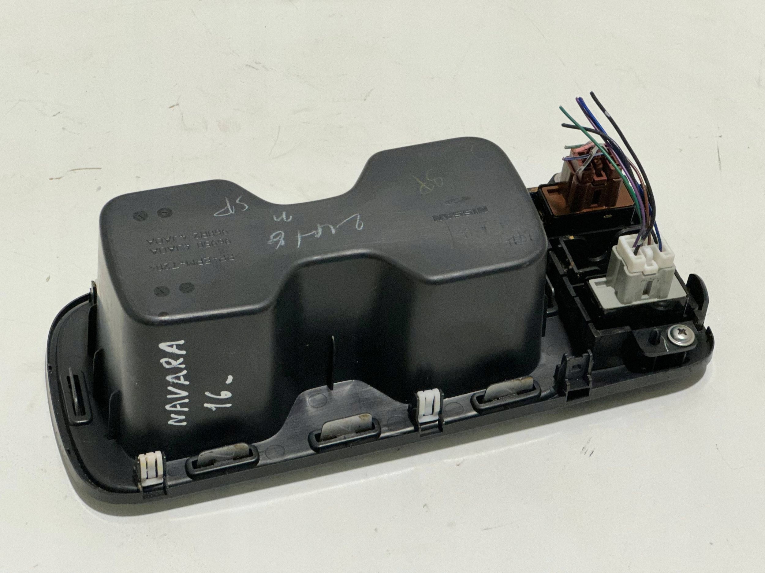 Porte-gobelet Nissan Navara D23 Console 969504JA0A image 3