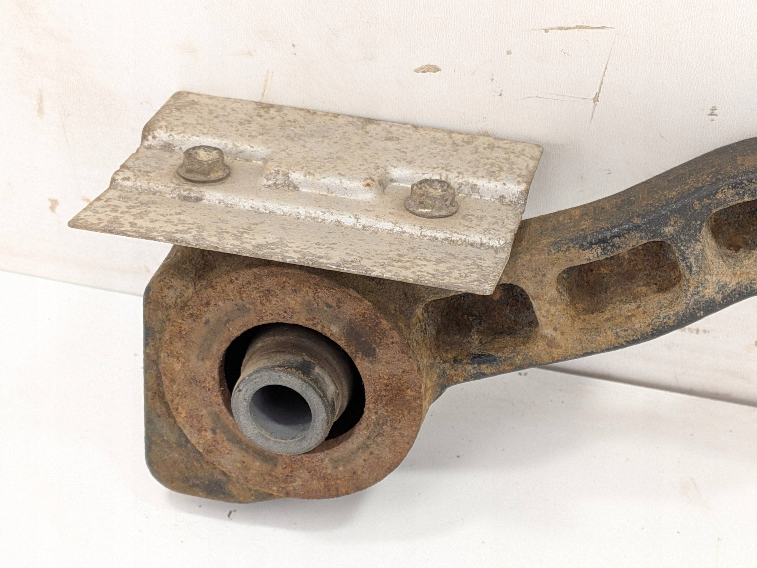 Fäste främre differential Toyota Highlander image 4