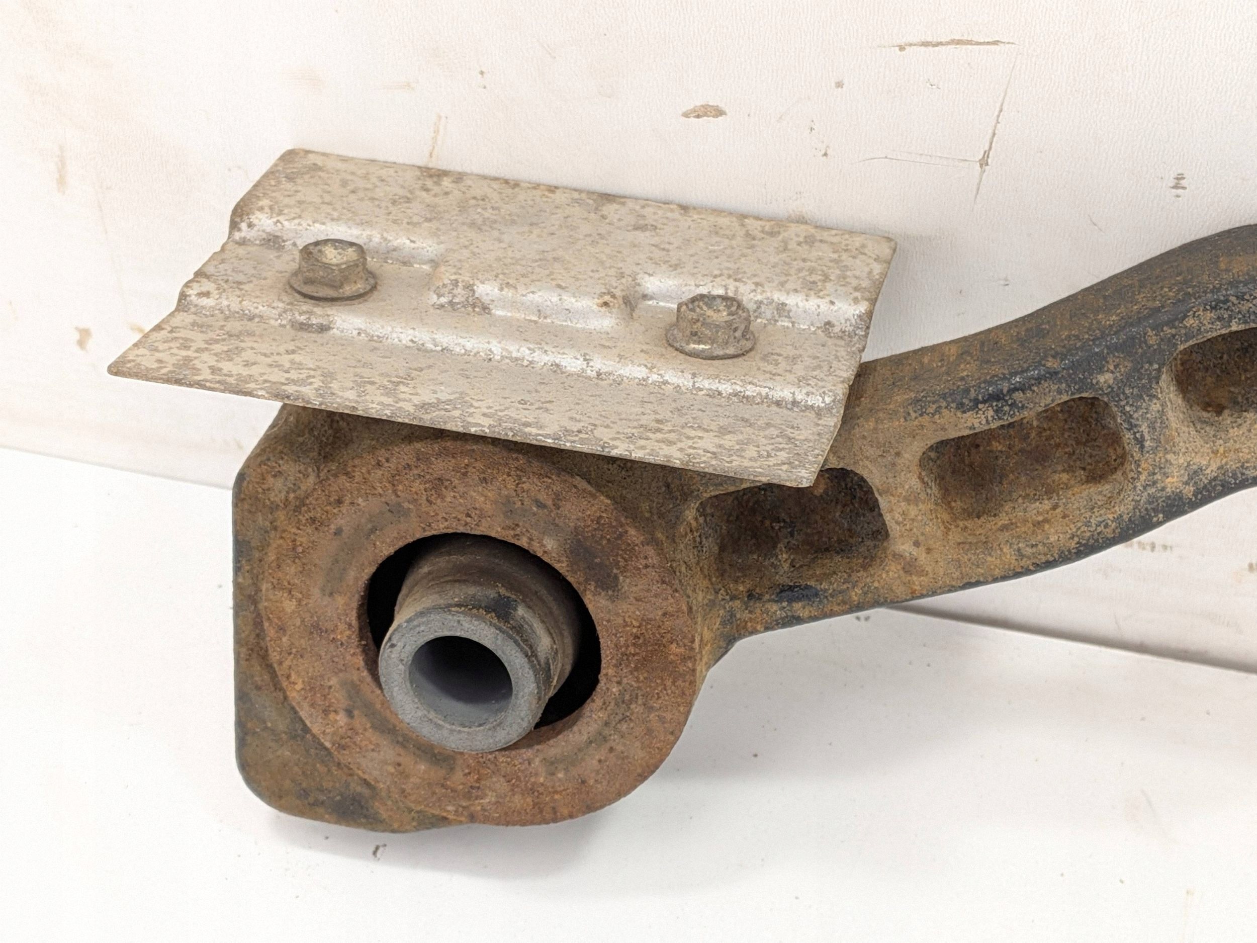 Fäste främre differential Toyota Highlander image 5