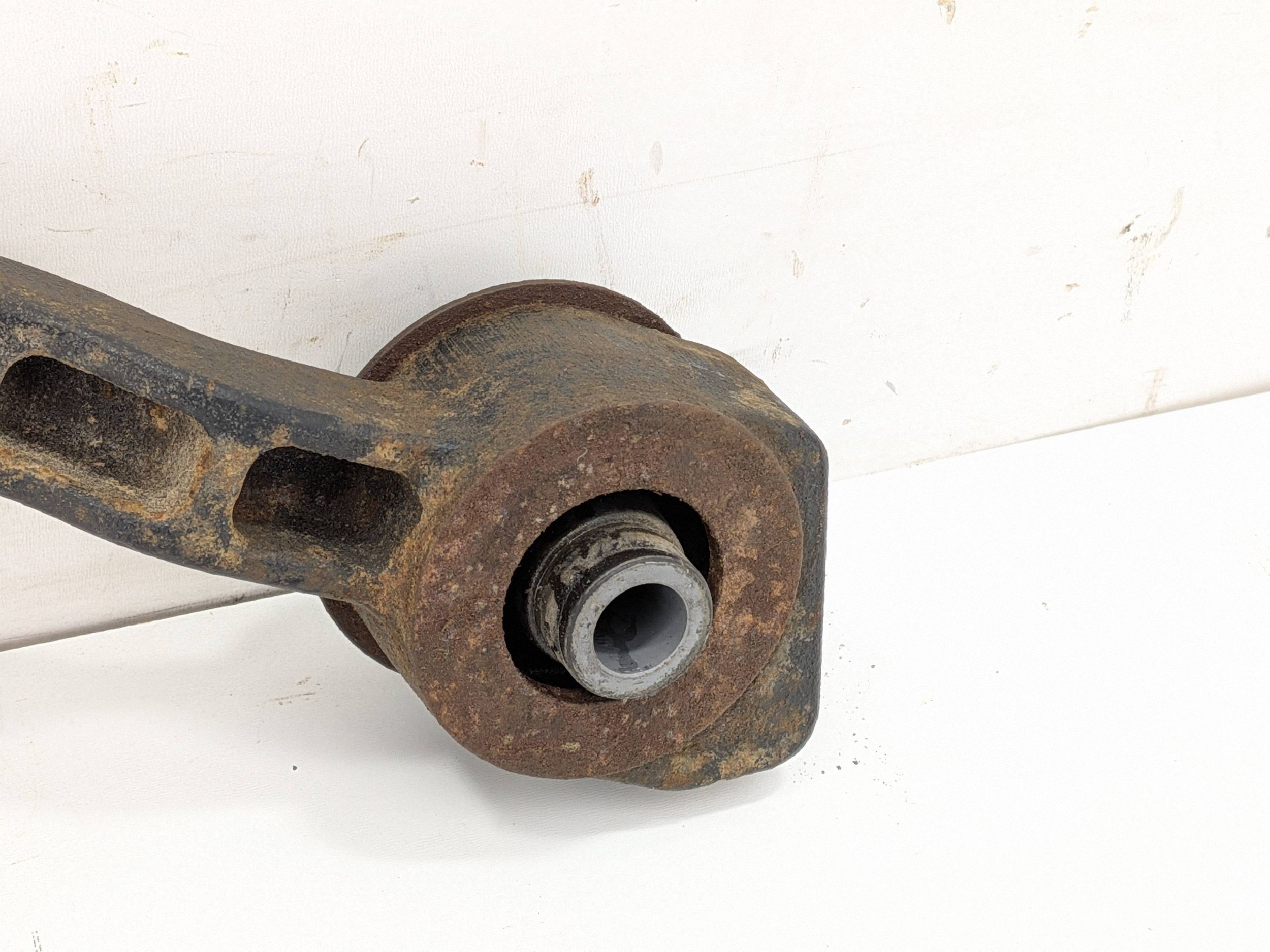 Fäste främre differential Toyota Highlander image 6