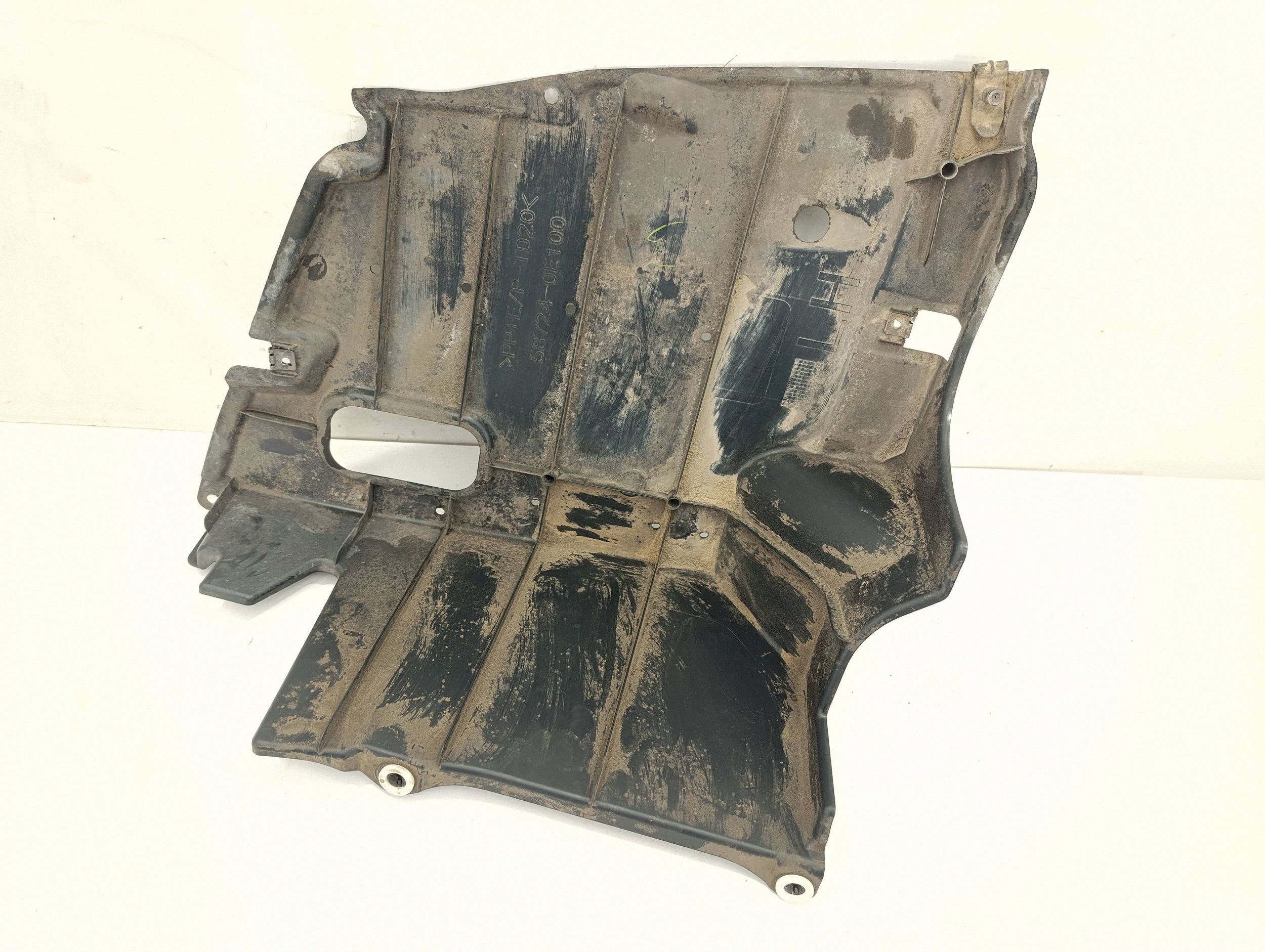 Toyota Highlander XU70 587240E100 Protection image 4