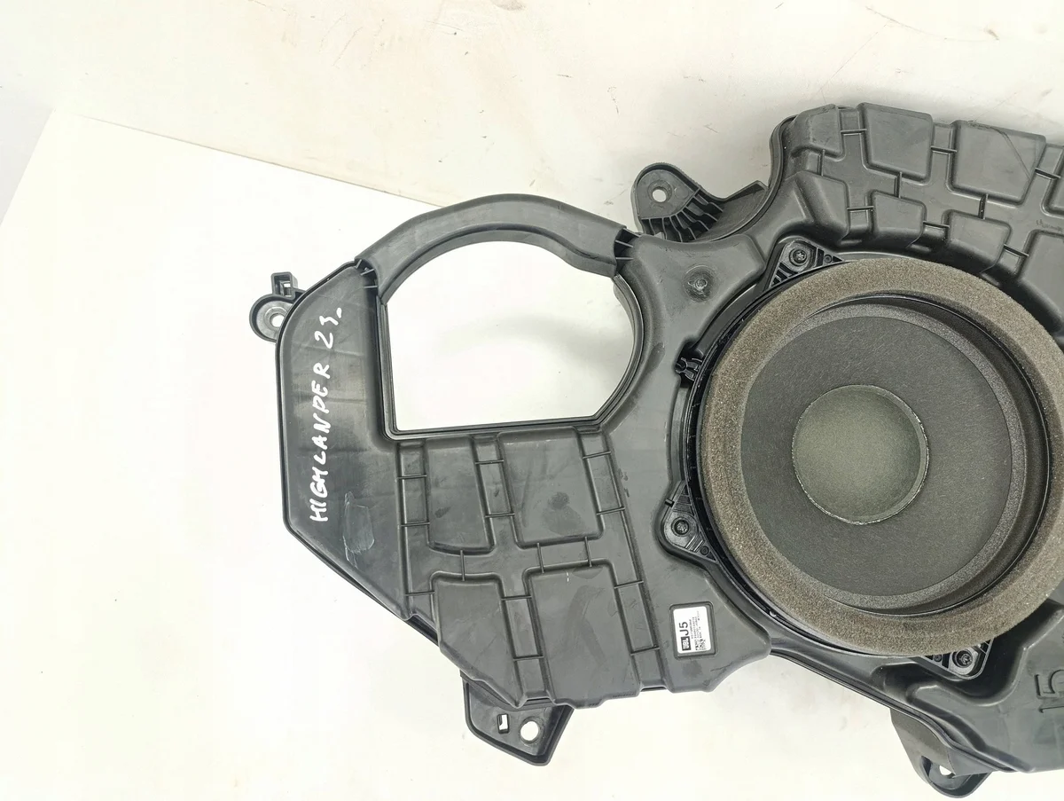 Subwoofer Toyota Highlander XU70 861500E060